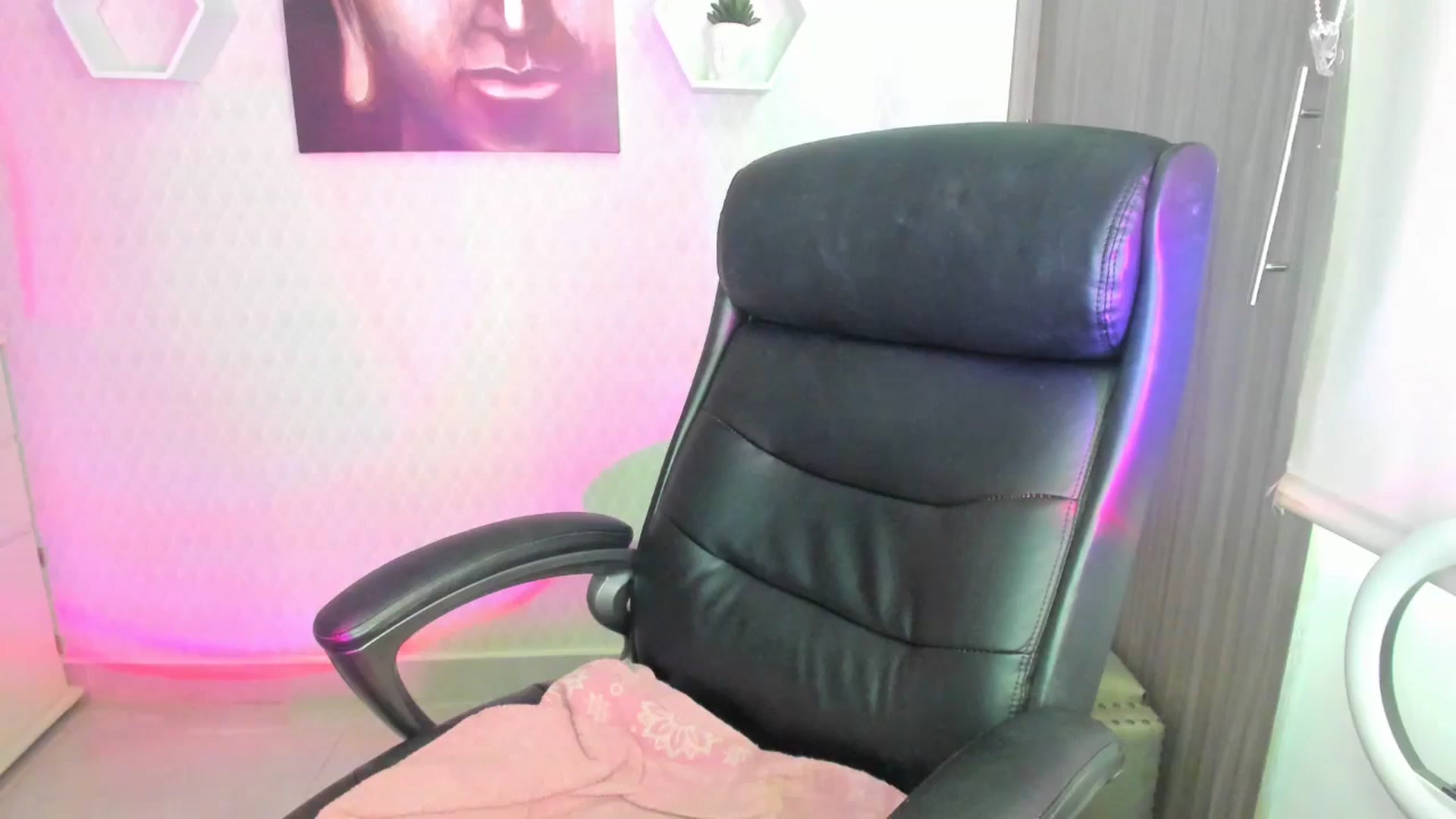 Gallery image thumbnail from Susan_lane's myfreecams stream on, 10/26/2024, 17:17 image 3 of 20