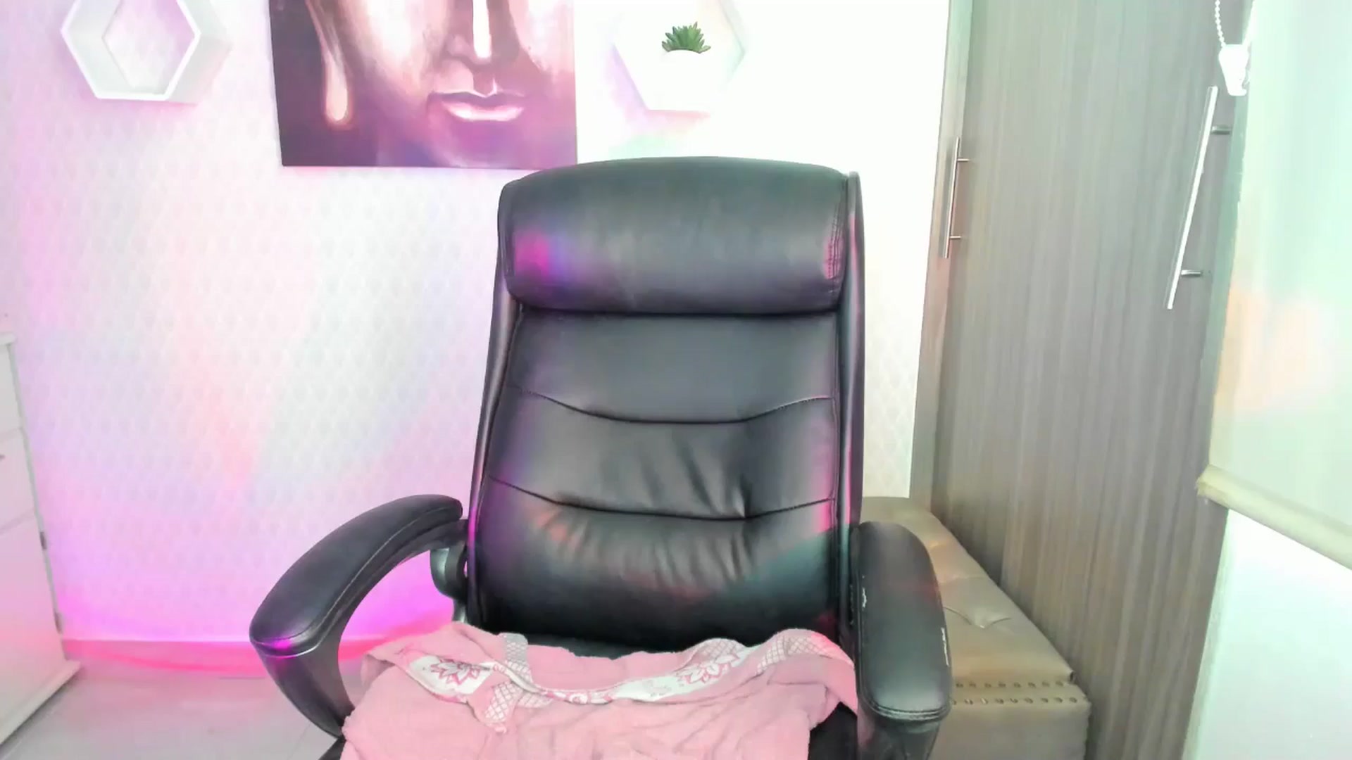 Gallery image thumbnail from Susan_lane's myfreecams stream on, 10/31/2024, 16:43 image 20 of 20