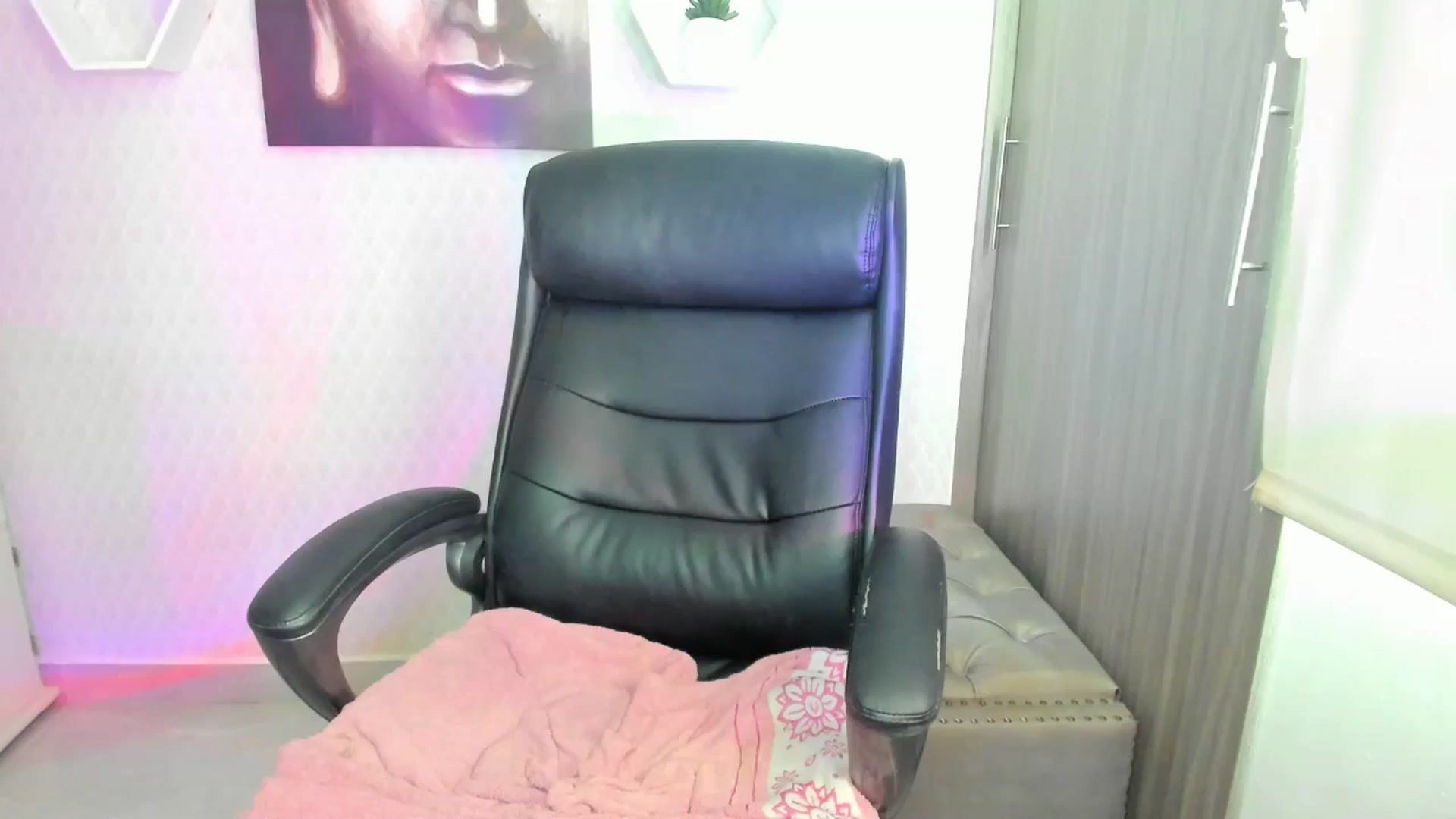 Gallery image thumbnail from Susan_lane's myfreecams stream on, 11/19/2024, 15:50 image 10 of 20