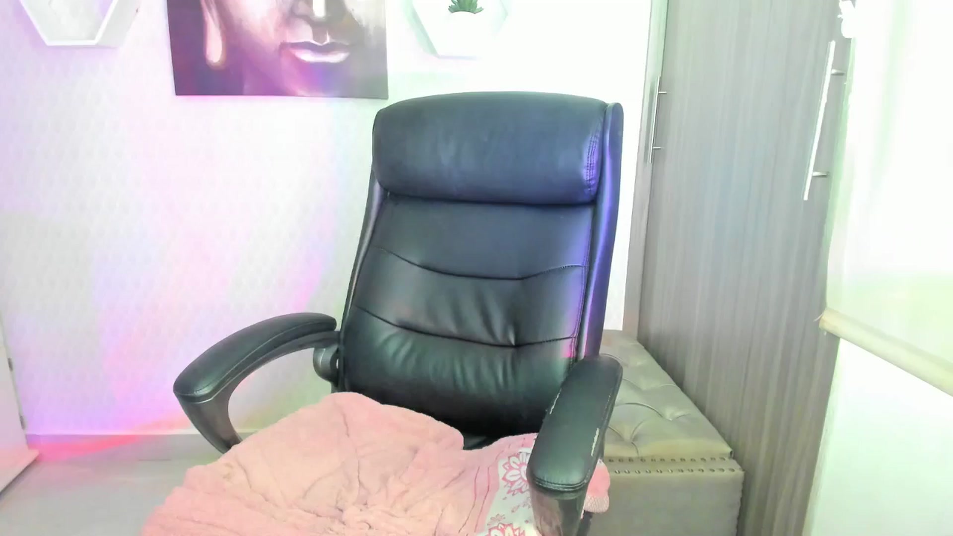 Gallery image thumbnail from Susan_lane's myfreecams stream on, 11/19/2024, 15:50 image 15 of 20