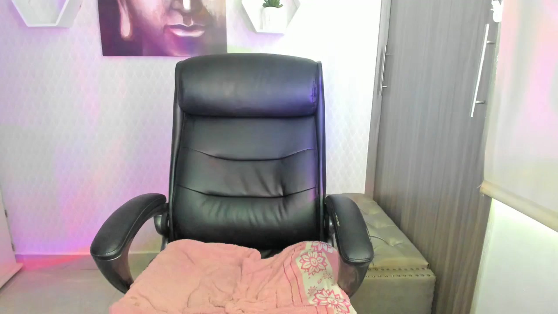 Gallery image thumbnail from Susan_lane's myfreecams stream on, 11/19/2024, 15:50 image 8 of 20