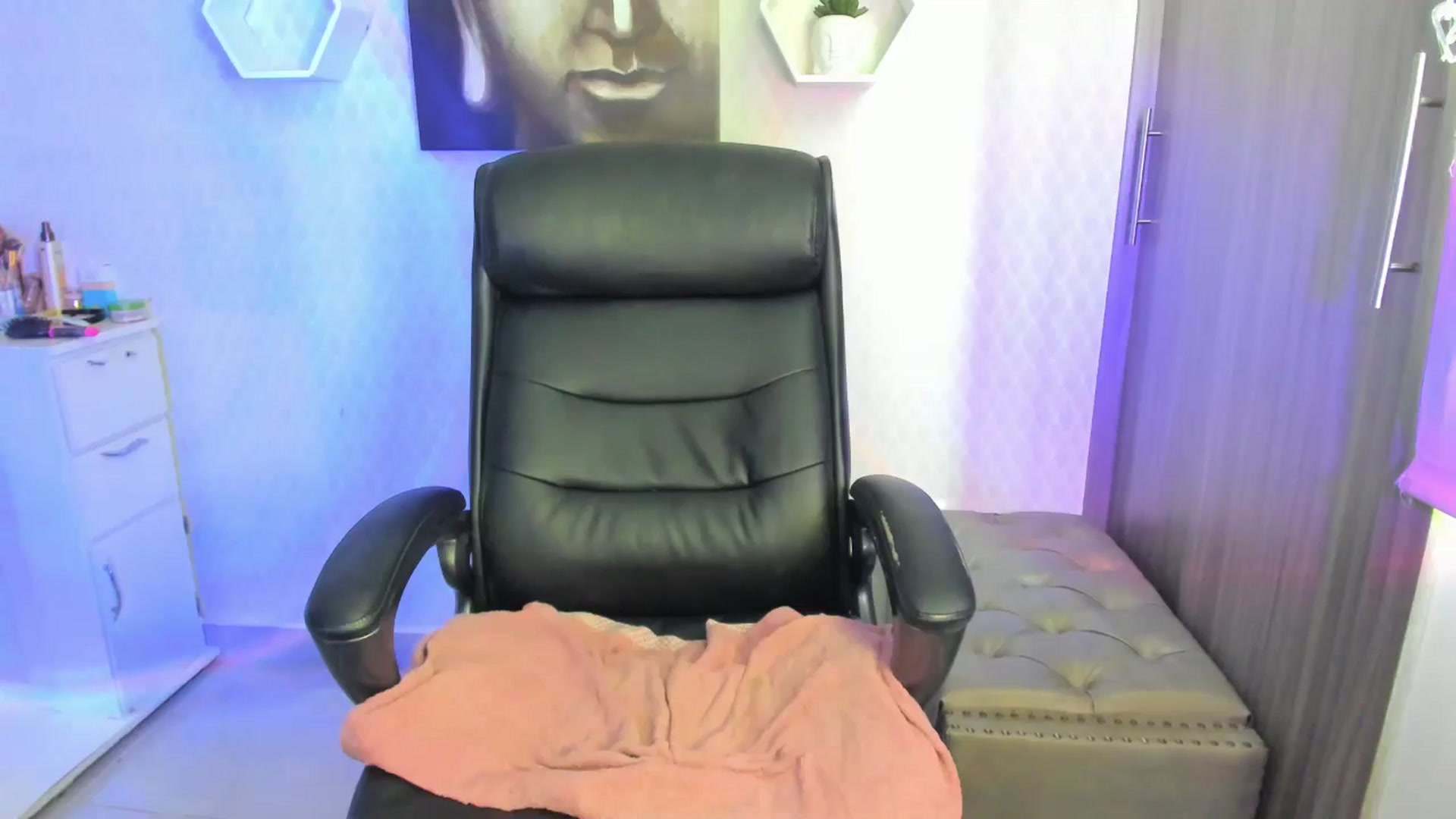 Gallery image thumbnail from Susan_lane's myfreecams stream on, 01/28/2025, 16:49 image 10 of 20