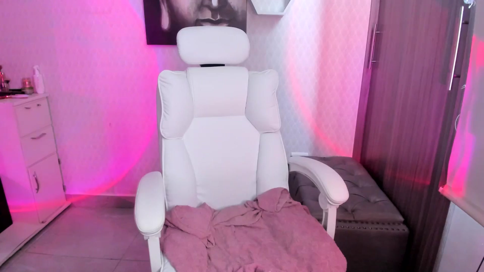 Gallery image thumbnail from Susan_lane's myfreecams stream on, 11/08/2025, 16:50 image 2 of 20