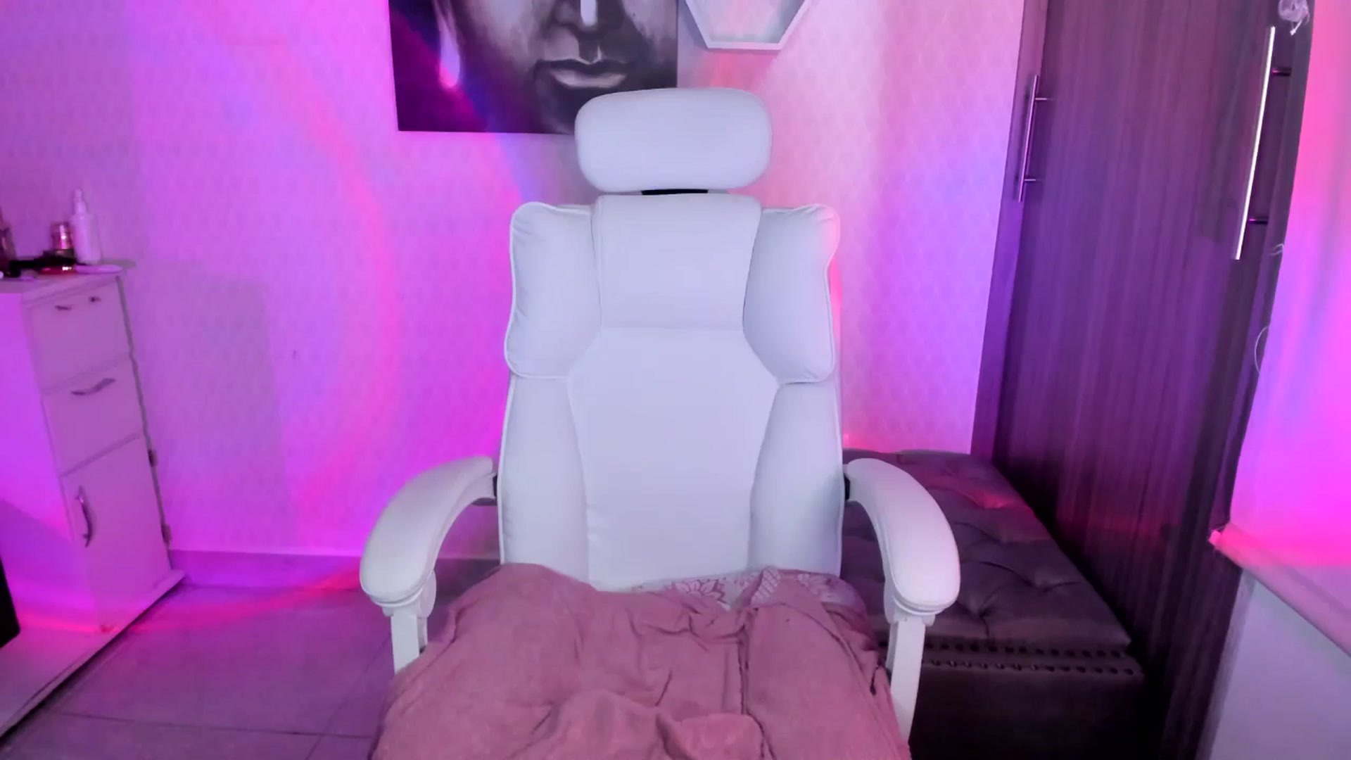Gallery image thumbnail from Susan_lane's myfreecams stream on, 11/13/2025, 17:09 image 15 of 20