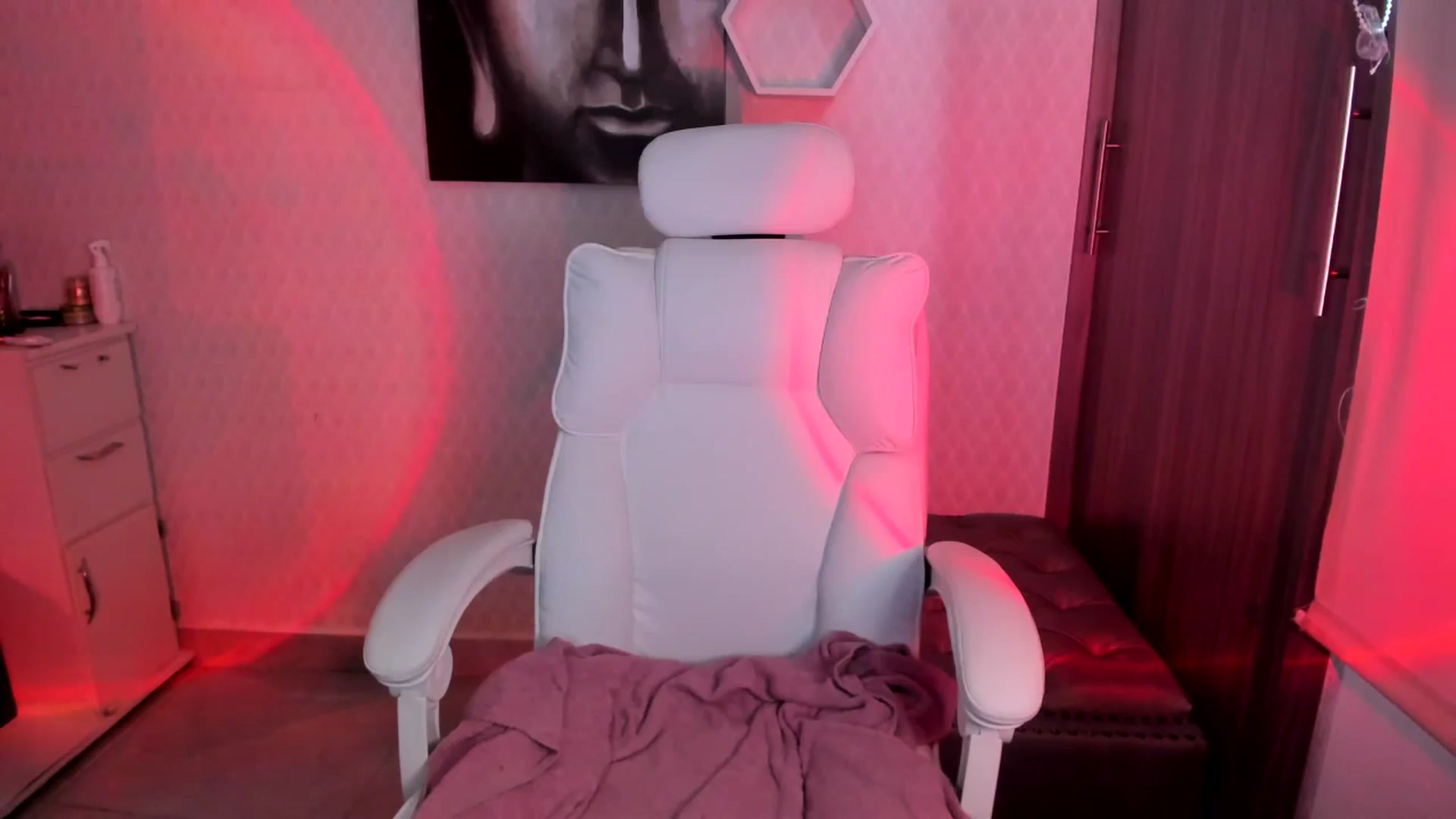 Gallery image thumbnail from Susan_lane's myfreecams stream on, 11/14/2025, 18:17 image 12 of 20