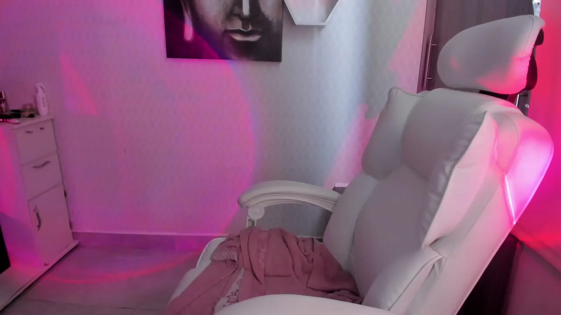 Gallery image thumbnail from Susan_lane's myfreecams stream on, 11/18/2025, 18:49 image 7 of 20