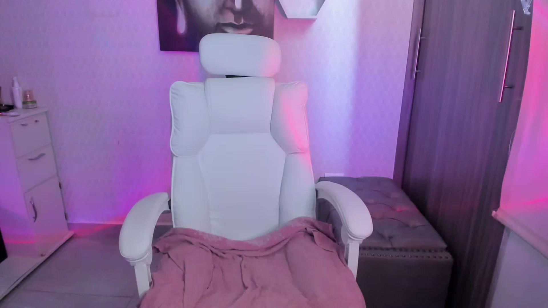 Gallery image thumbnail from Susan_lane's myfreecams stream on, 11/26/2025, 16:38 image 9 of 20