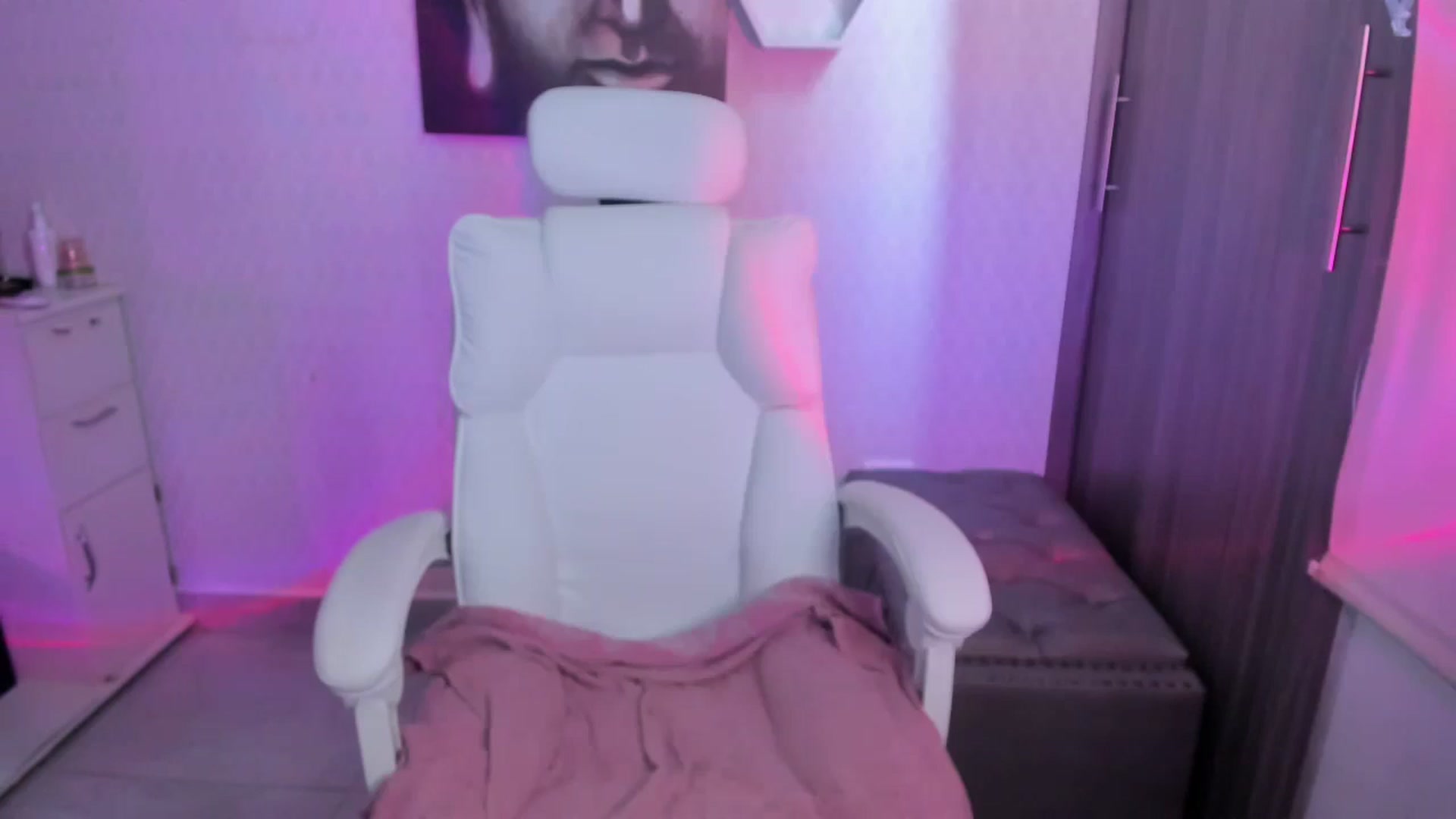 Gallery image thumbnail from Susan_lane's myfreecams stream on, 11/26/2025, 16:38 image 8 of 20