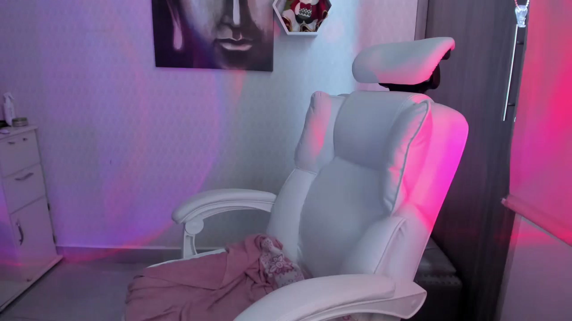 Gallery image thumbnail from Susan_lane's myfreecams stream on, 12/10/2025, 16:44 image 19 of 20
