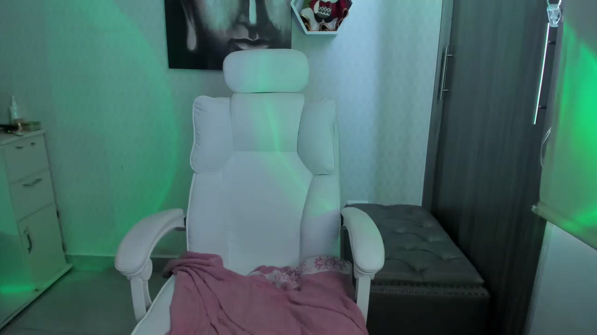 Gallery image thumbnail from Susan_lane's myfreecams stream on, 12/13/2025, 18:18 image 1 of 20