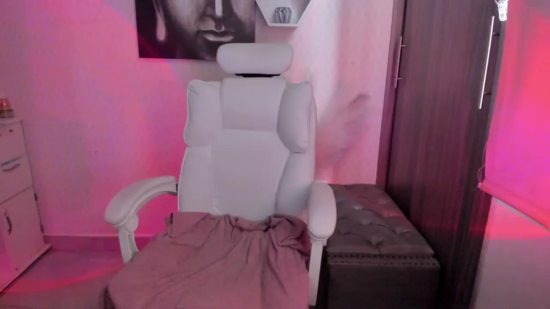 Gallery image thumbnail from Susan_lane's myfreecams stream on, 02/12/2026, 18:26 image 14 of 20
