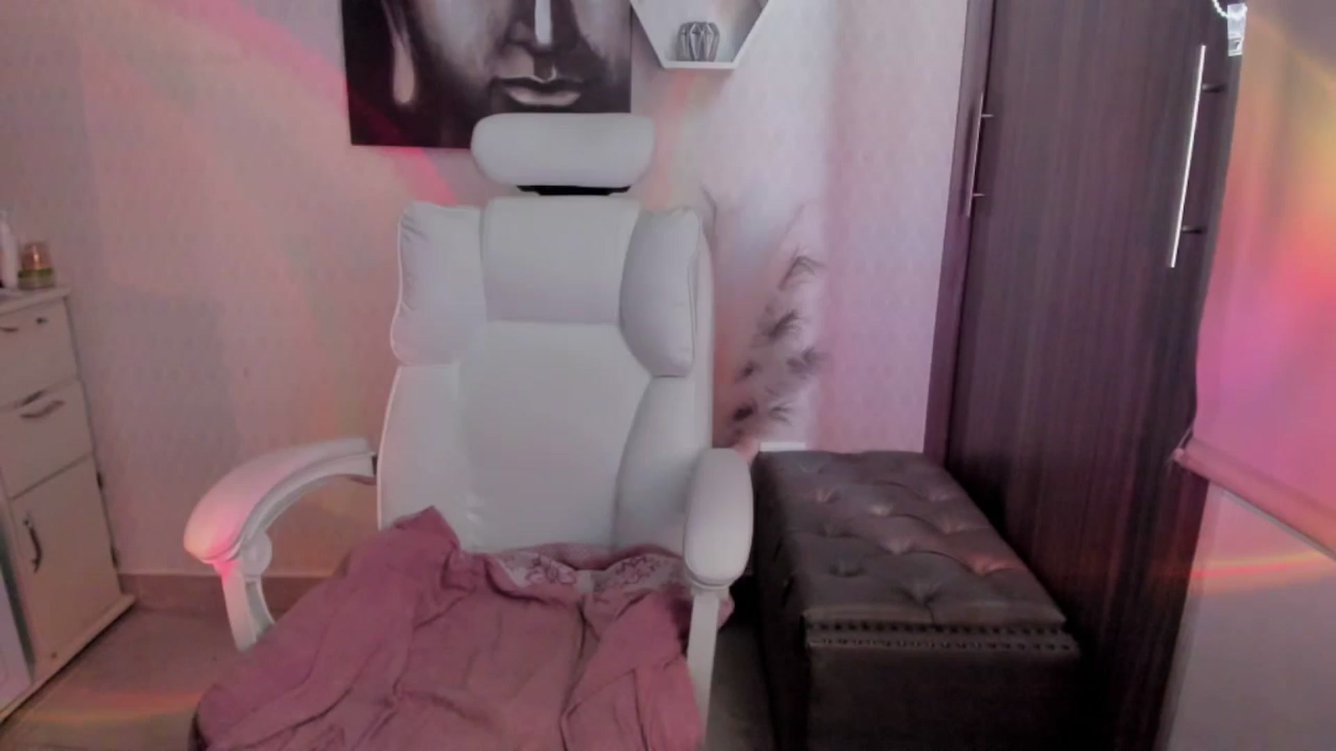 Gallery image thumbnail from Susan_lane's myfreecams stream on, 02/17/2026, 18:23 image 20 of 20