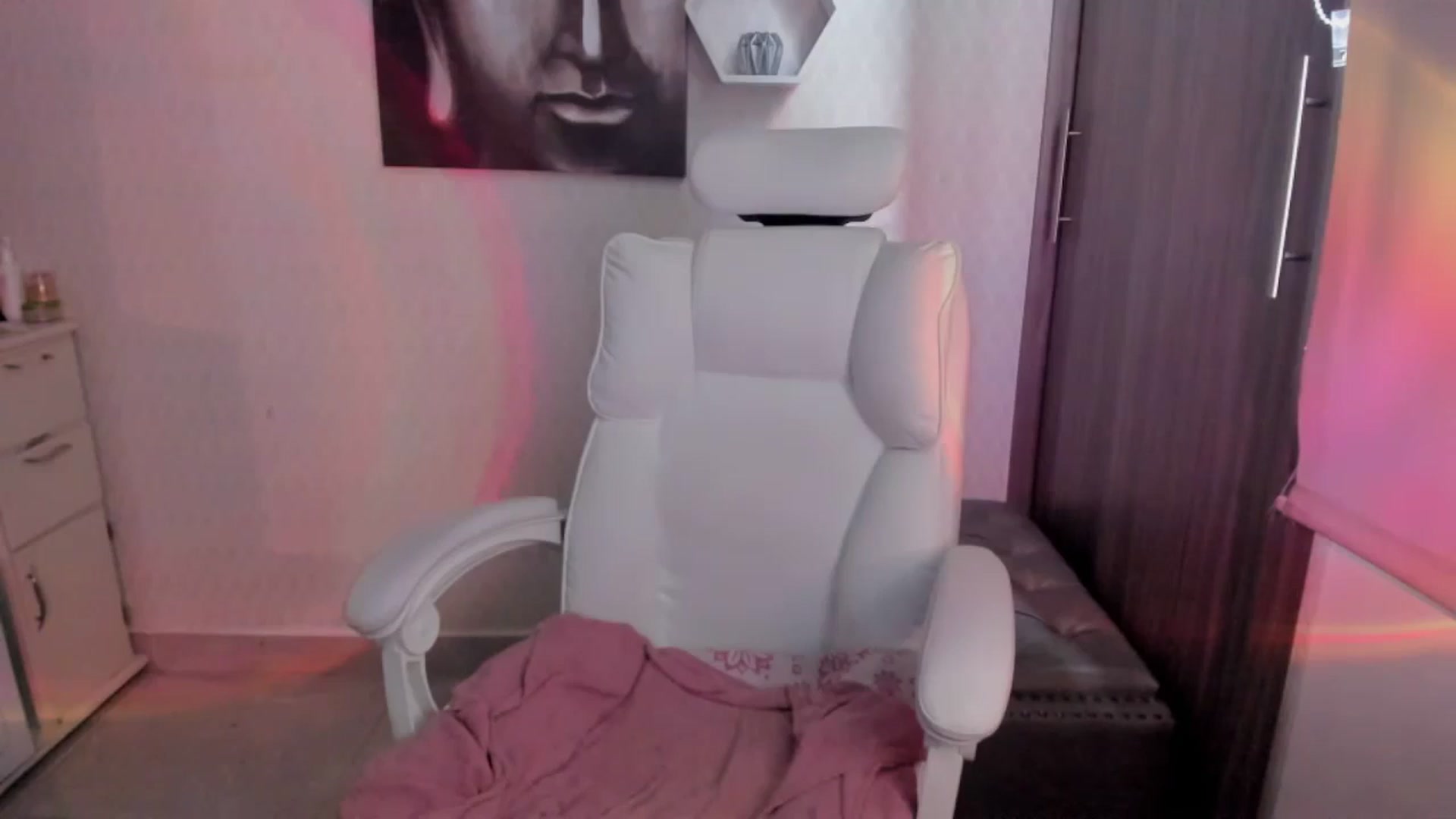 Gallery image thumbnail from Susan_lane's myfreecams stream on, 02/17/2026, 18:23 image 8 of 20