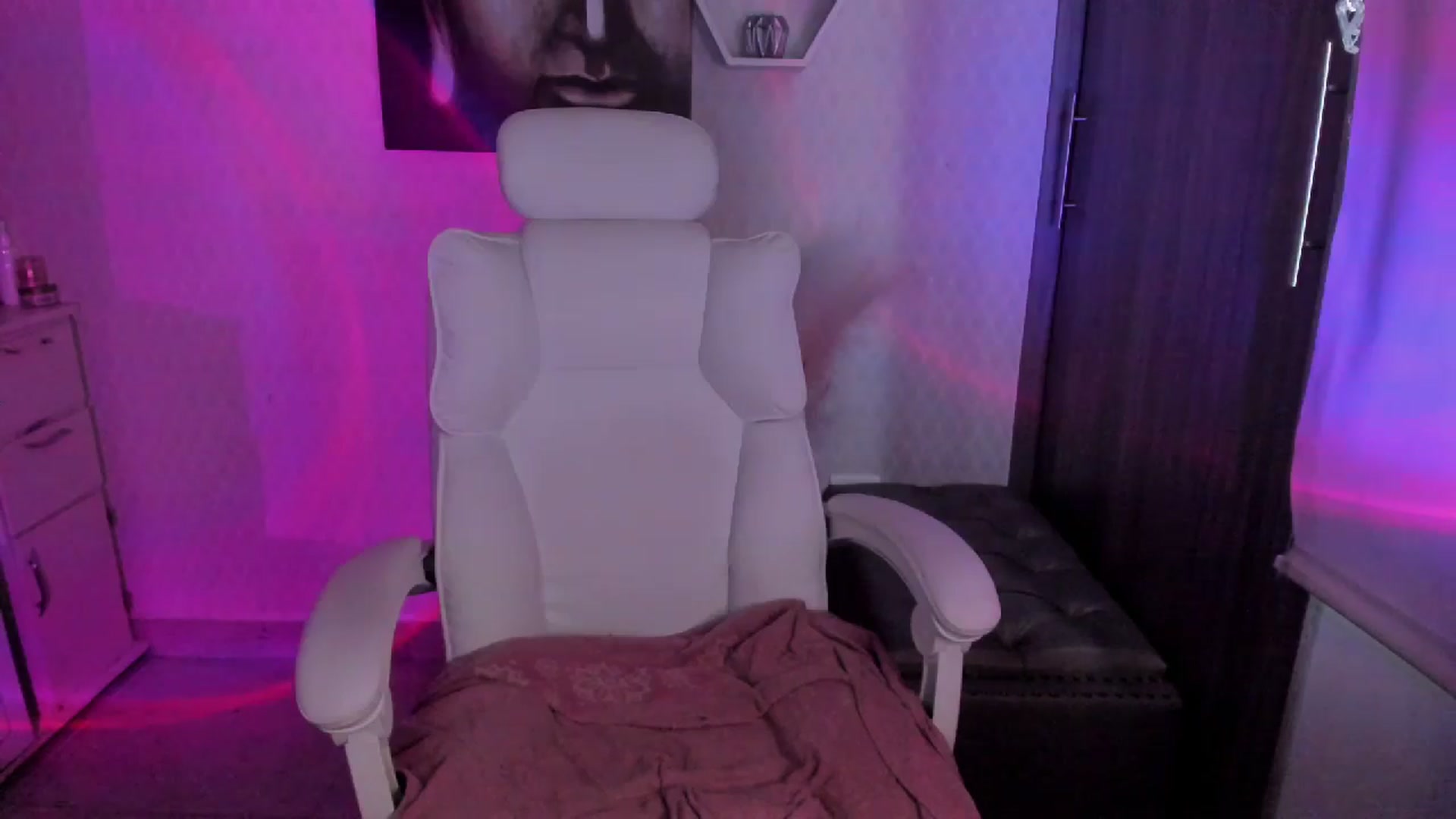 Gallery image thumbnail from Susan_lane's myfreecams stream on, 02/18/2026, 16:05 image 8 of 20