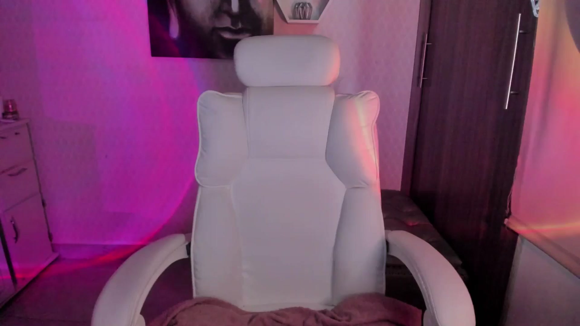 Gallery image thumbnail from Susan_lane's myfreecams stream on, 02/23/2026, 13:18 image 14 of 20