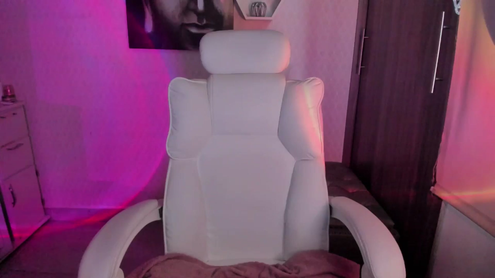 Gallery image thumbnail from Susan_lane's myfreecams stream on, 02/23/2026, 13:18 image 16 of 20