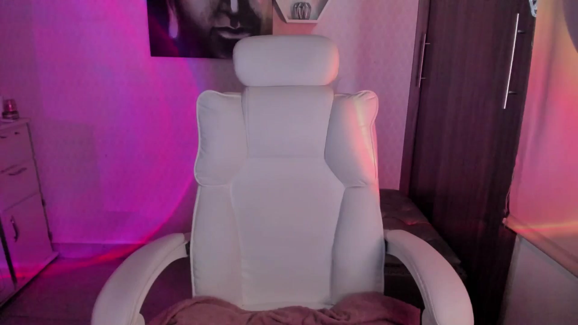 Gallery image thumbnail from Susan_lane's myfreecams stream on, 02/23/2026, 13:18 image 13 of 20