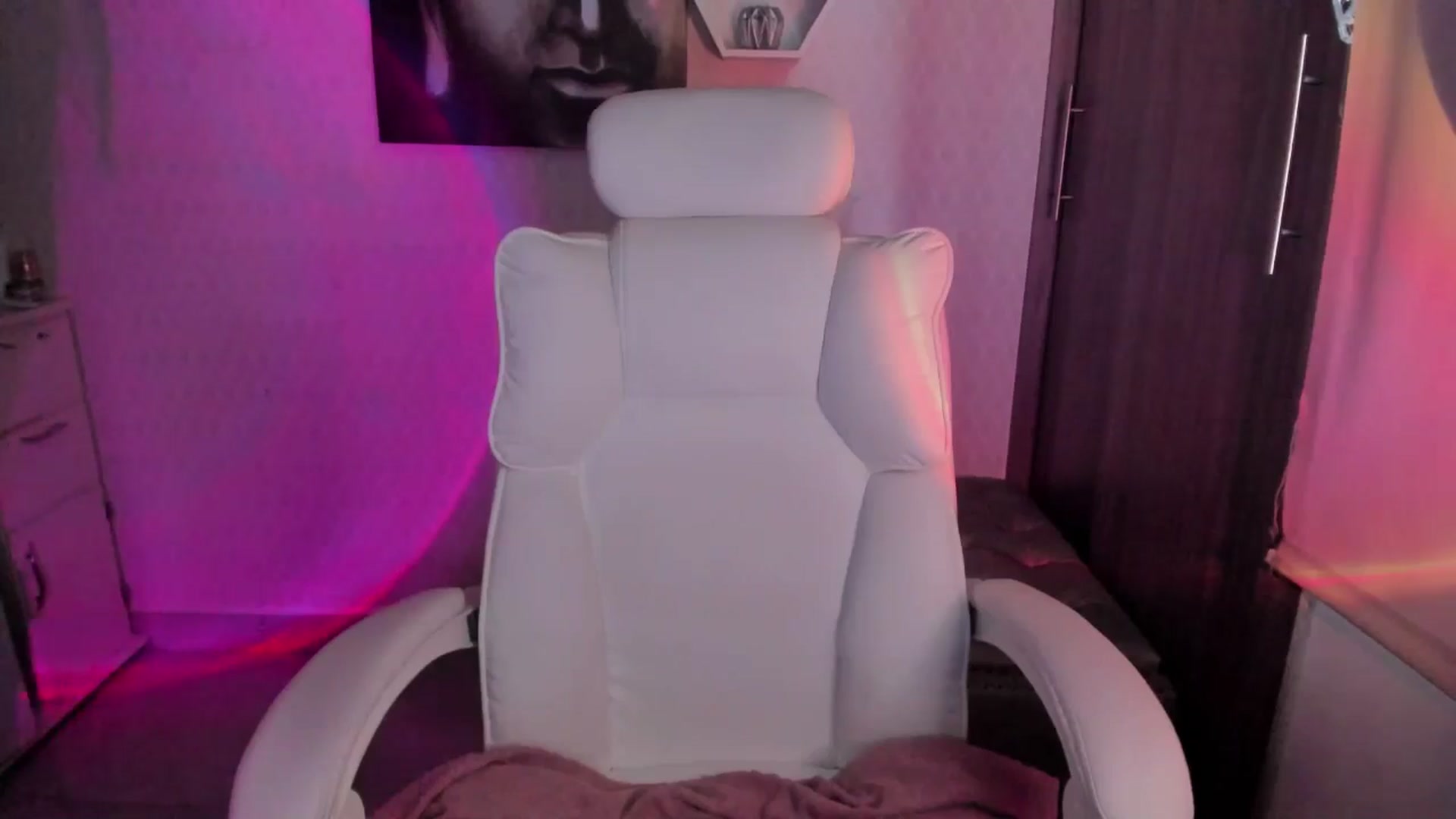 Gallery image thumbnail from Susan_lane's myfreecams stream on, 02/23/2026, 13:18 image 15 of 20