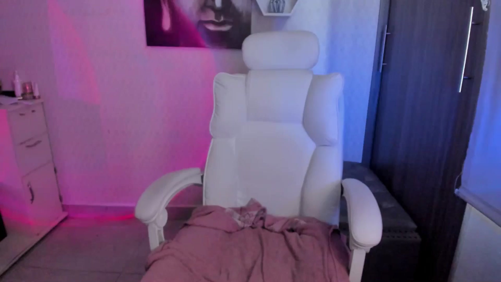 Gallery image thumbnail from Susan_lane's myfreecams stream on, 02/24/2026, 16:47 image 16 of 20