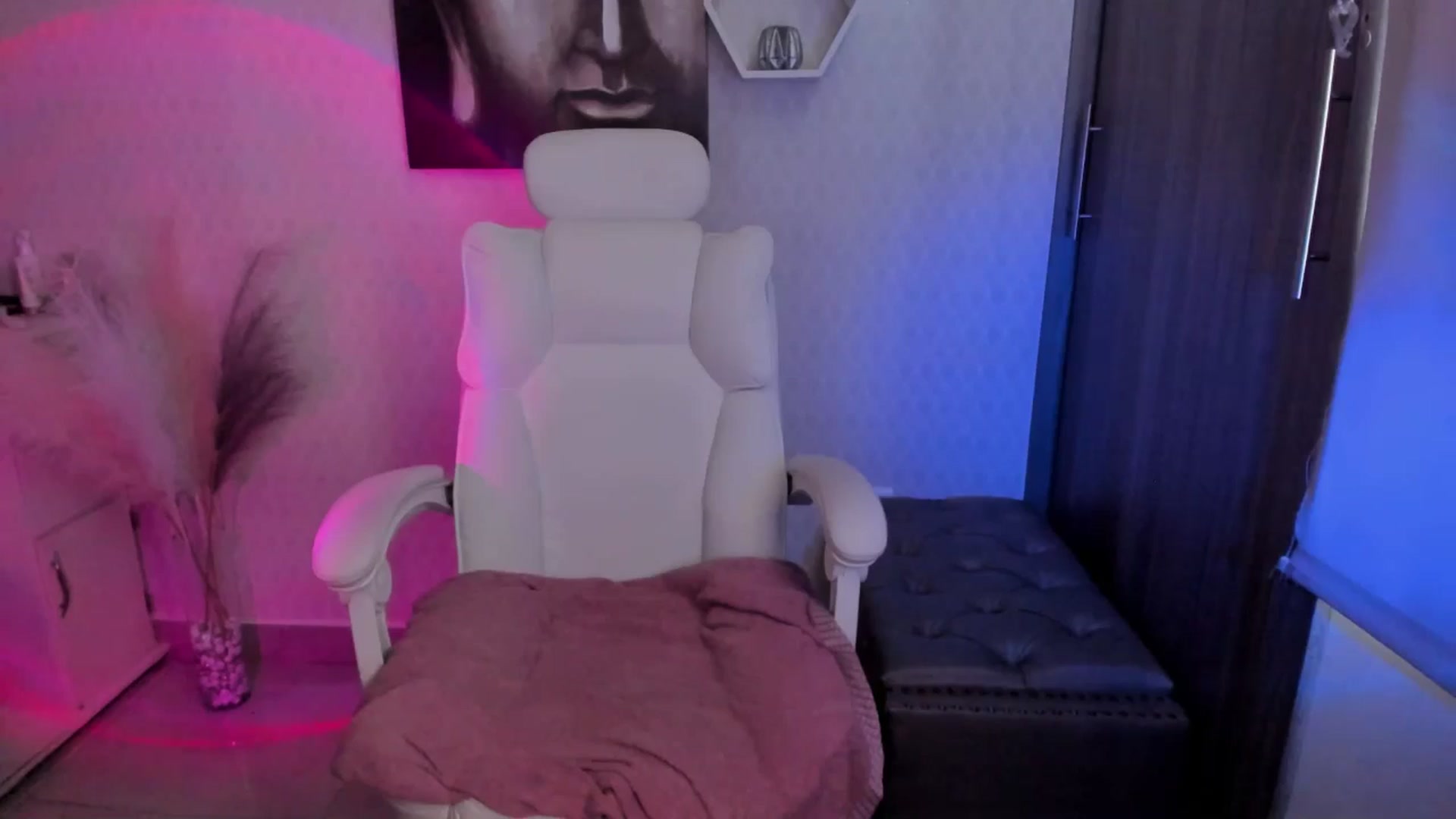 Gallery image thumbnail from Susan_lane's myfreecams stream on, 03/02/2026, 17:22 image 12 of 20