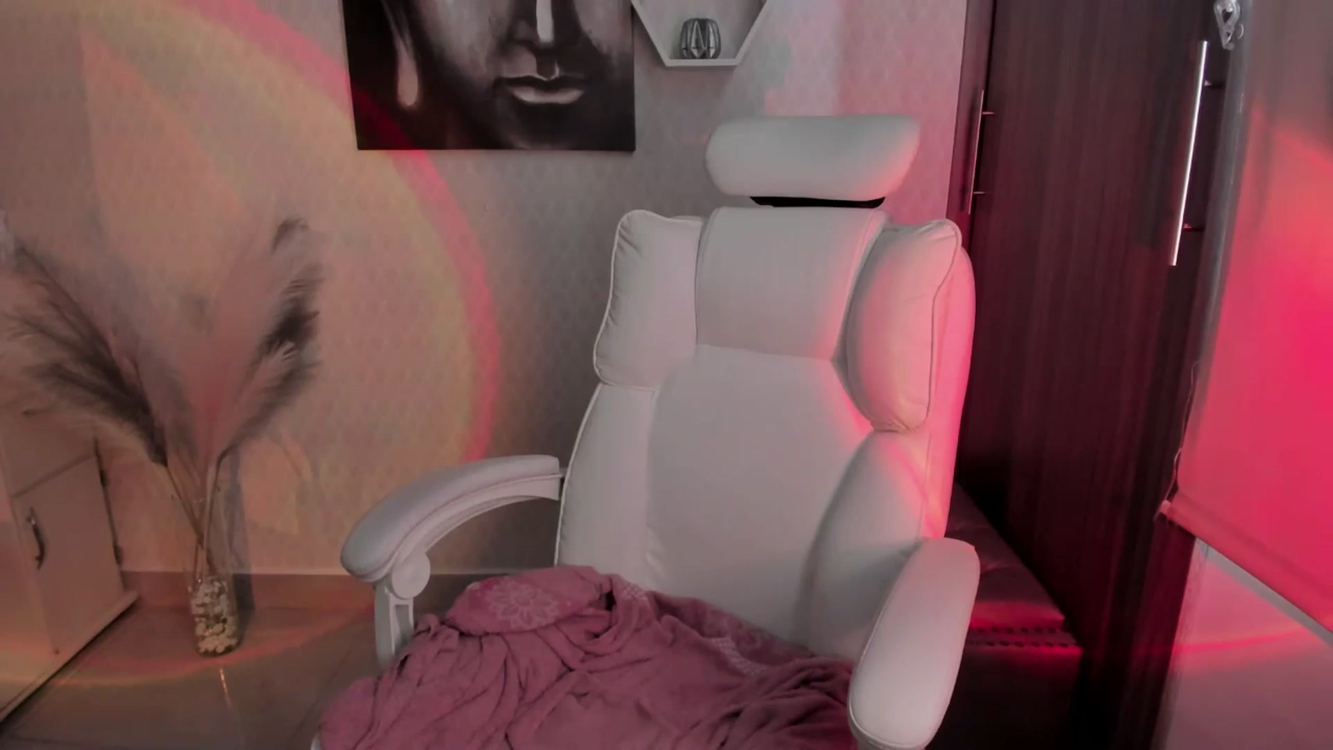 Gallery image thumbnail from Susan_lane's myfreecams stream on, 03/05/2026, 16:45 image 14 of 20