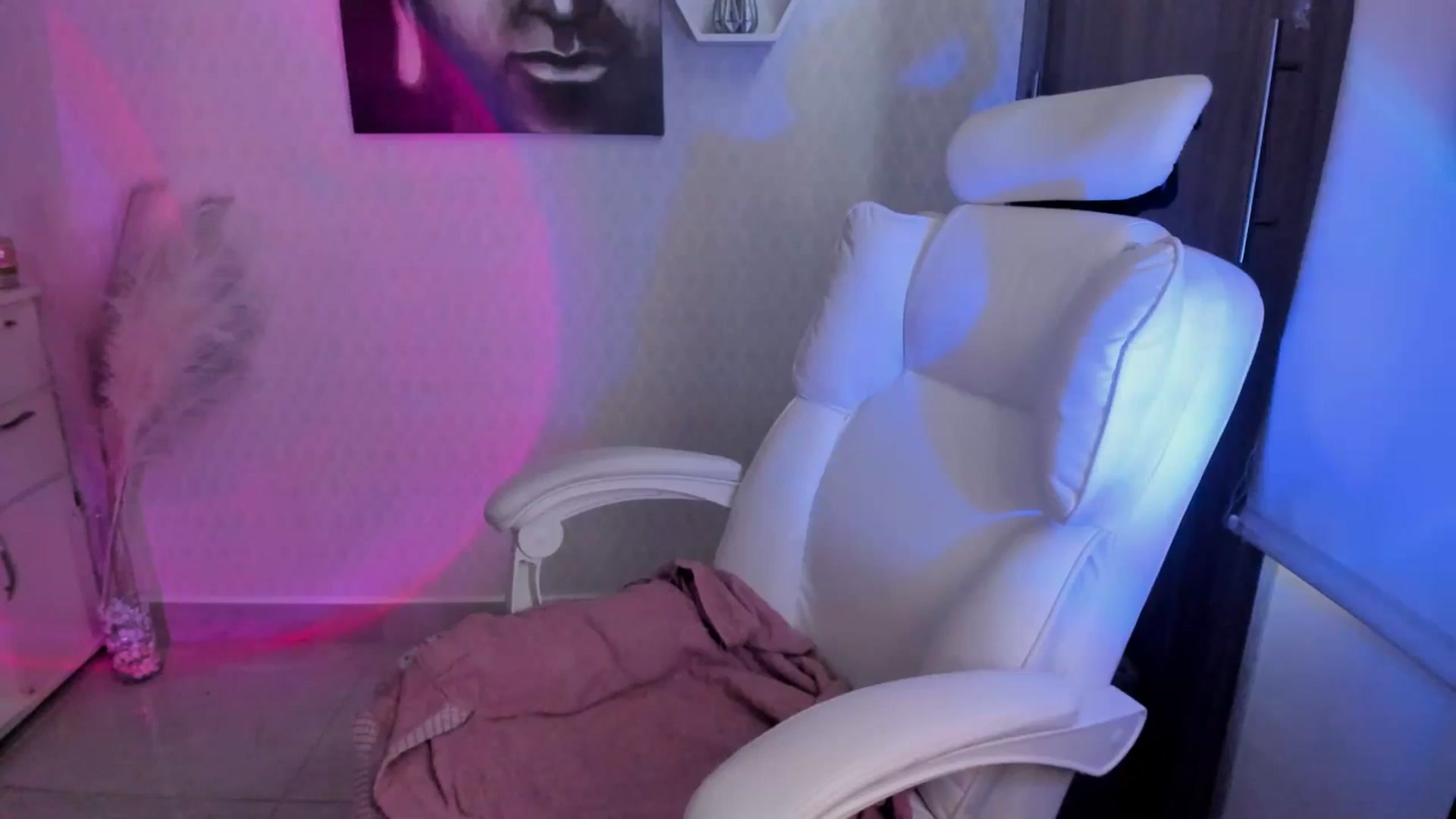 Gallery image thumbnail from Susan_lane's myfreecams stream on, 03/10/2026, 17:08 image 8 of 20