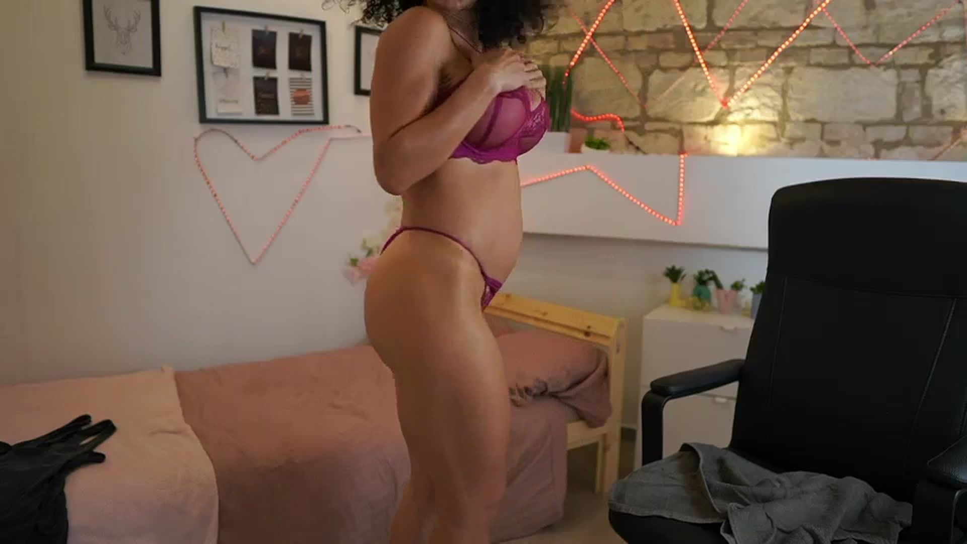 Gallery image thumbnail from Susana_Spears's myfreecams stream on, 09/22/2023, 19:25 image 17 of 20