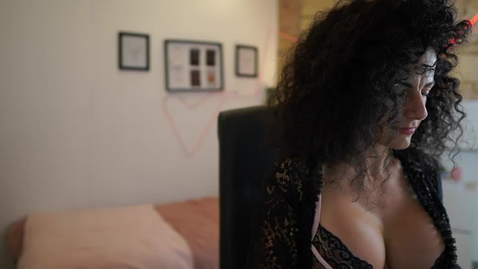 Gallery image thumbnail from Susana_Spears's myfreecams stream on, 09/27/2023, 19:21 image 1 of 20