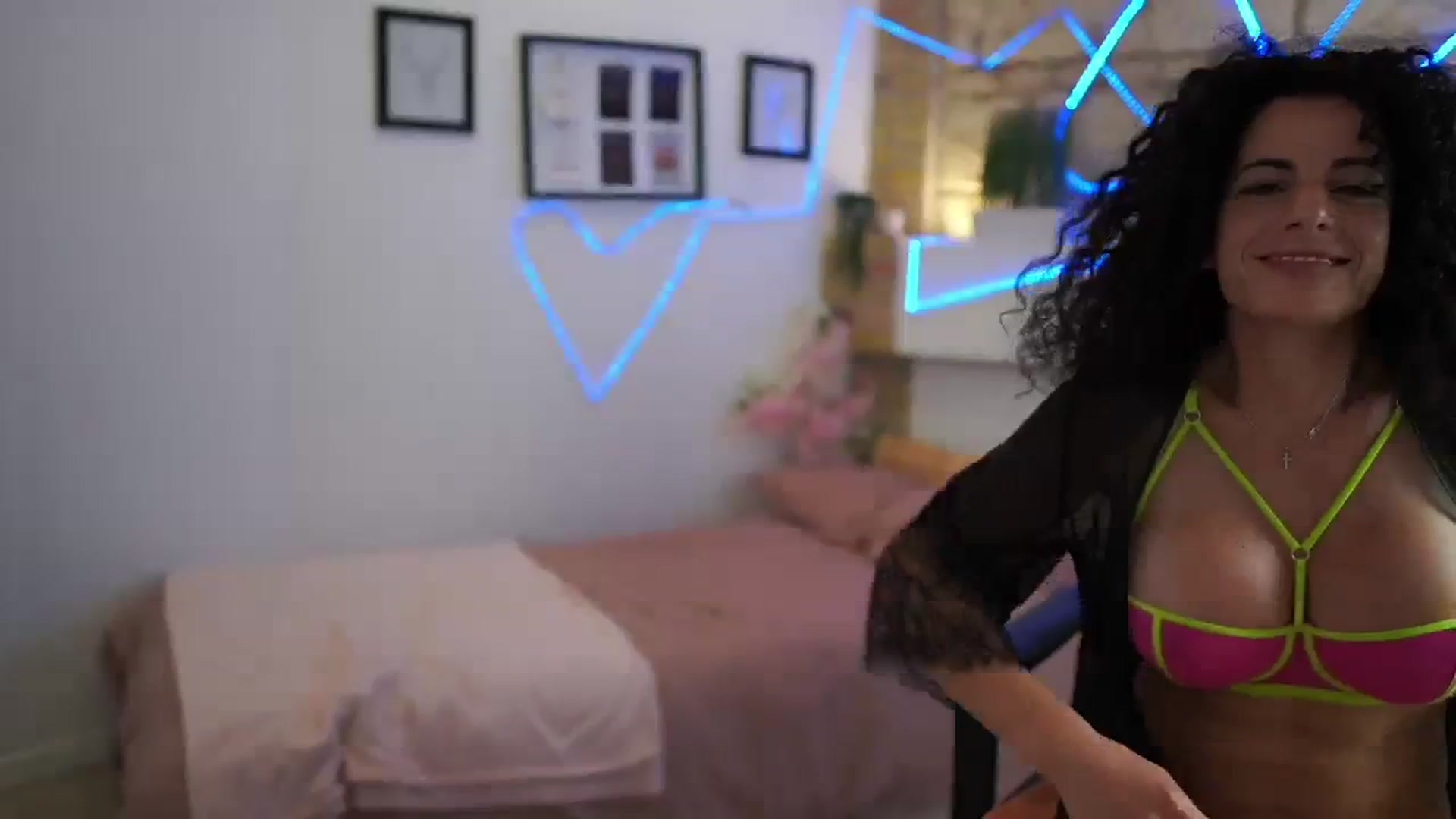 Gallery image thumbnail from Susana_Spears's myfreecams stream on, 09/29/2023, 19:18 image 14 of 20