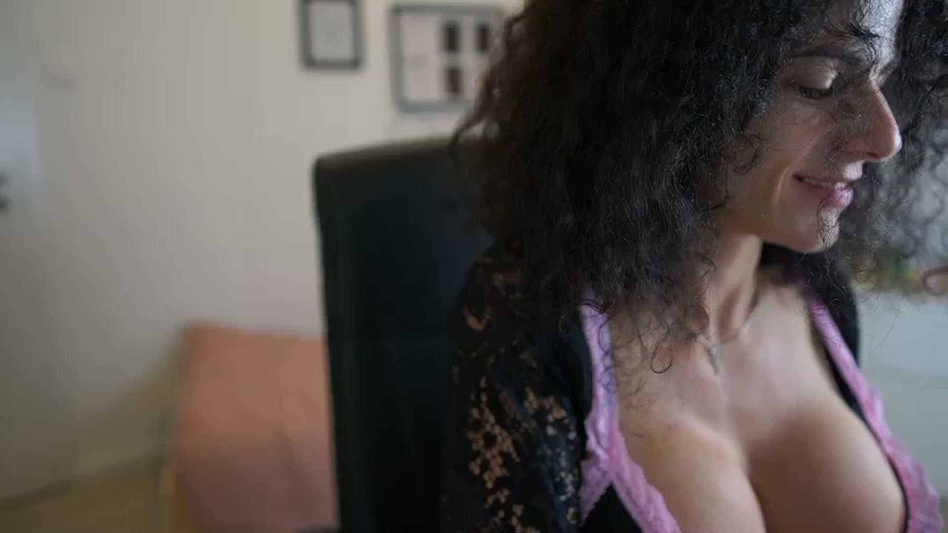 Gallery image thumbnail from Susana_Spears's myfreecams stream on, 10/11/2023, 20:25 image 16 of 20