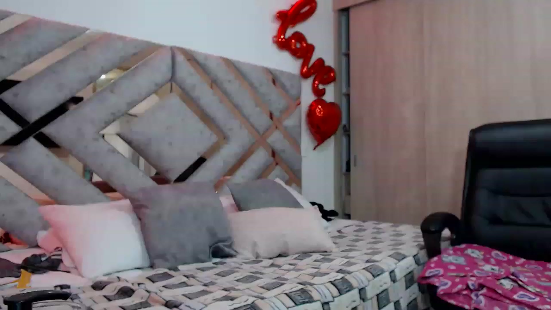 Gallery image thumbnail from Sussan_Torres's myfreecams stream on, 03/28/2023, 01:08 image 17 of 20