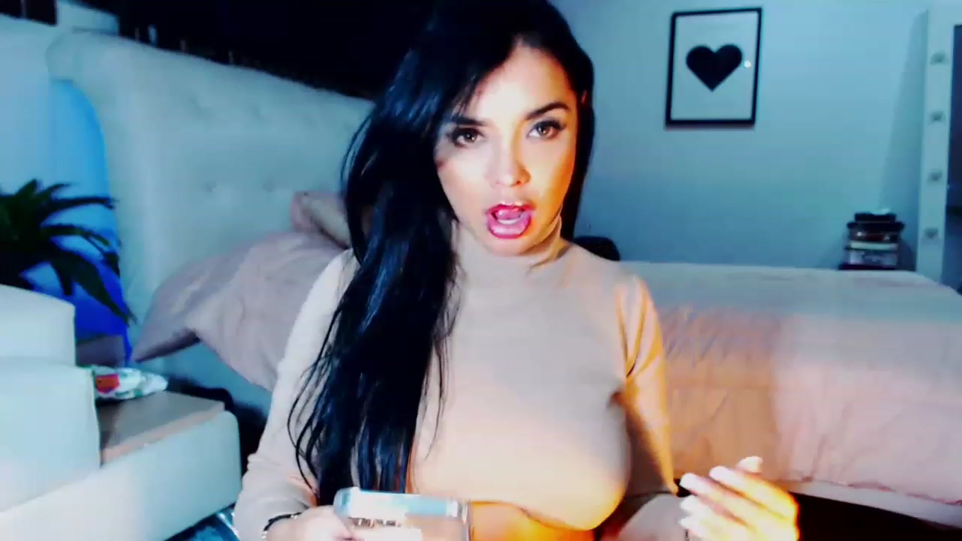 Gallery image thumbnail from SusyHernandez's myfreecams stream on, 11/24/2022, 03:01 image 7 of 20