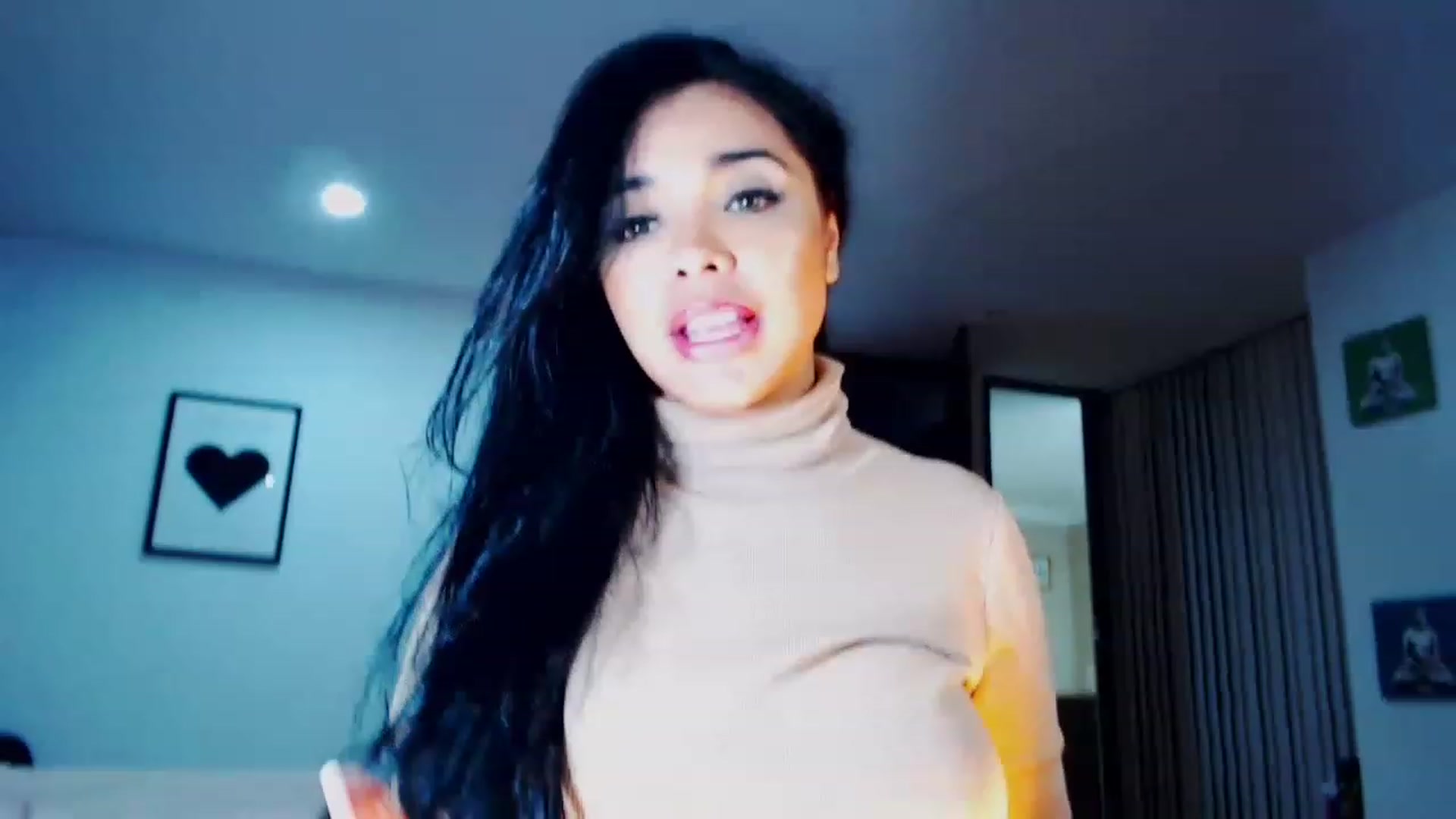 Gallery image thumbnail from SusyHernandez's myfreecams stream on, 11/24/2022, 03:01 image 12 of 20