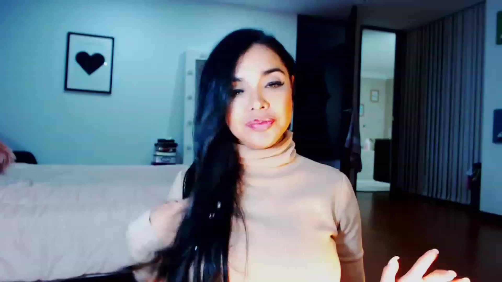 Gallery image thumbnail from SusyHernandez's myfreecams stream on, 11/24/2022, 03:01 image 13 of 20