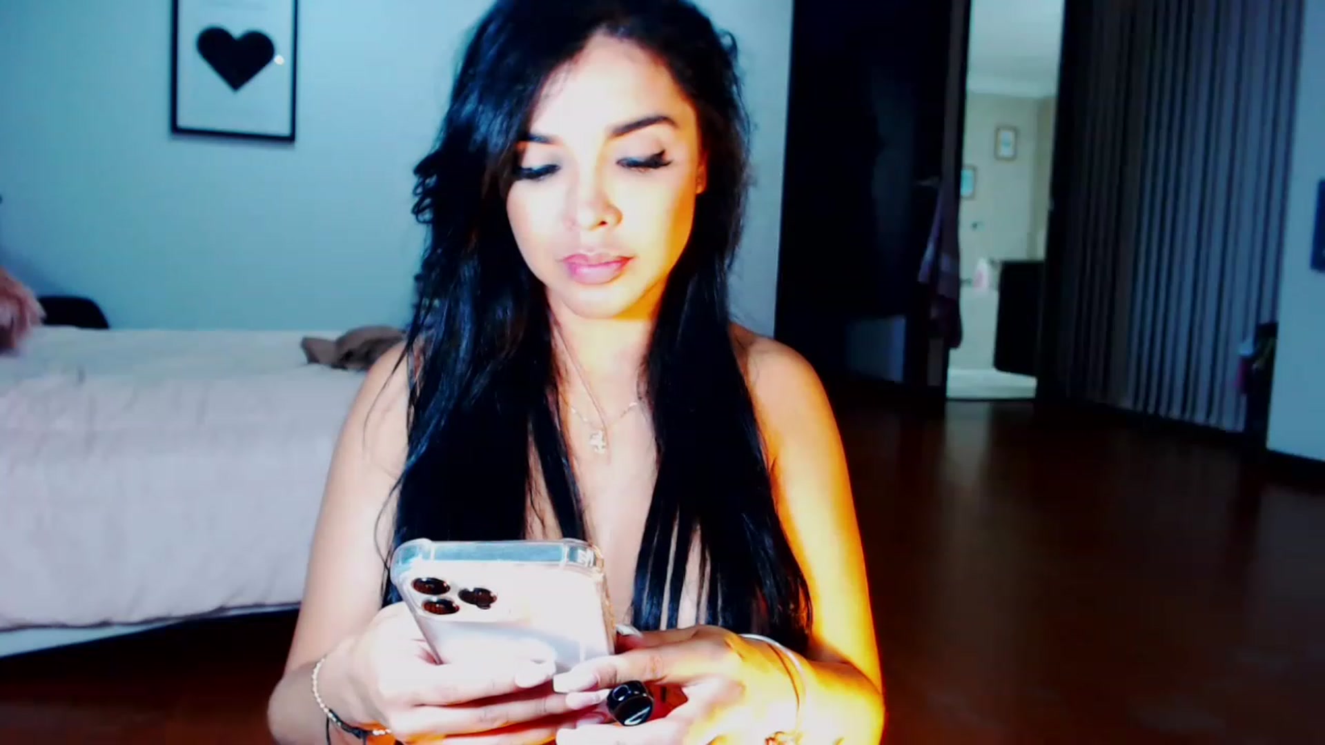 Gallery image thumbnail from SusyHernandez's myfreecams stream on, 11/24/2022, 03:28 image 7 of 20