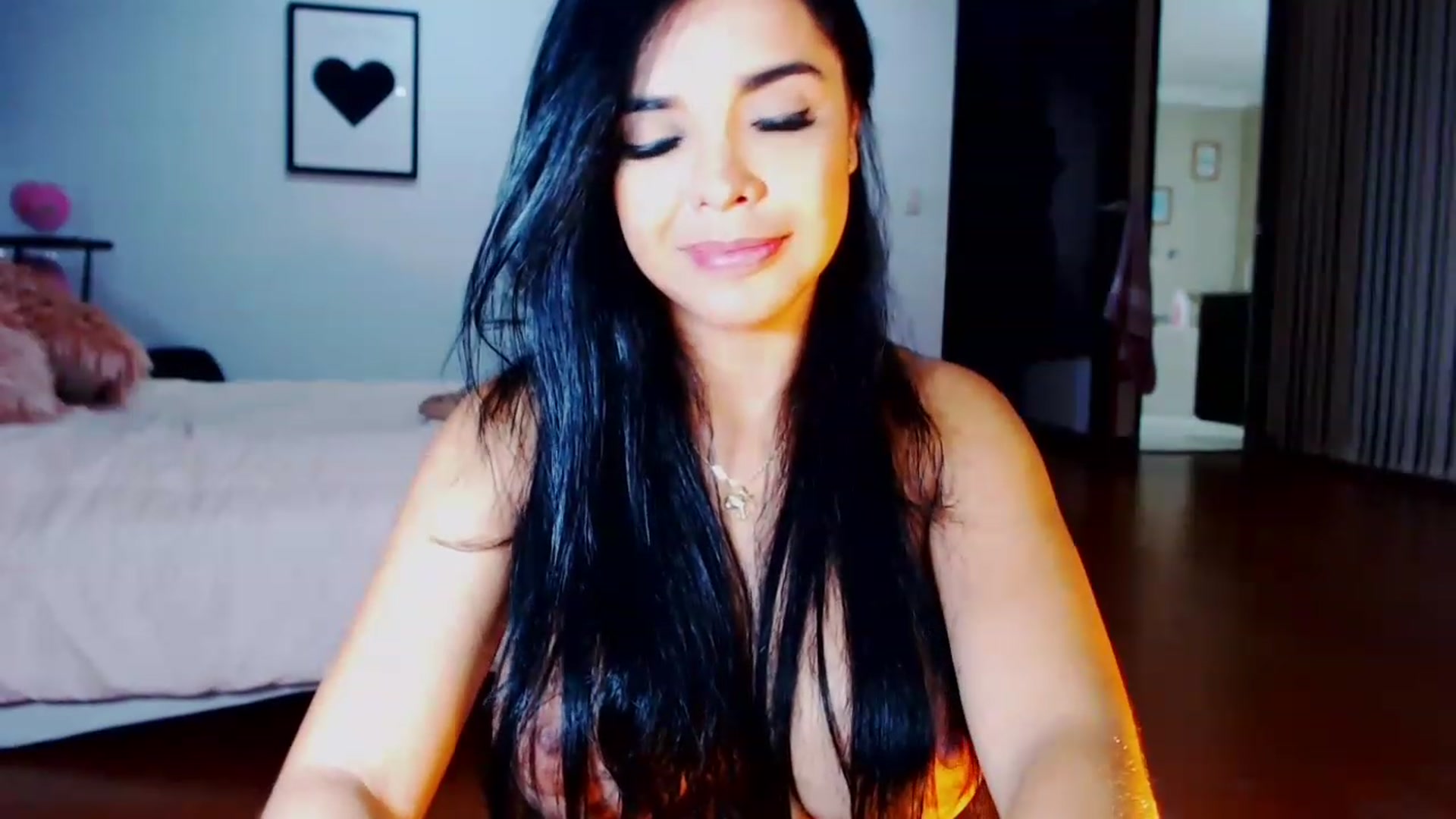 Gallery image thumbnail from SusyHernandez's myfreecams stream on, 11/24/2022, 05:26 image 6 of 20