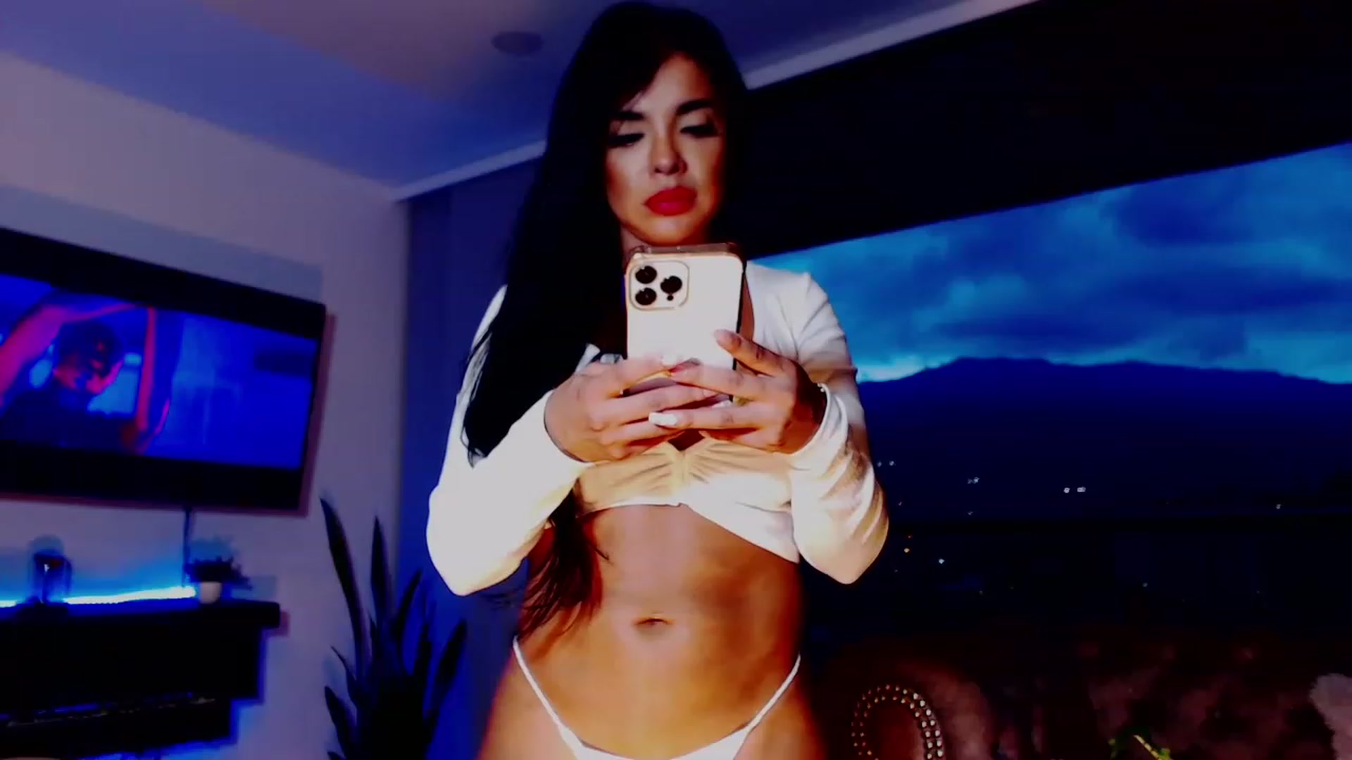 Gallery image thumbnail from SusyHernandez's myfreecams stream on, 06/01/2023, 24:08 image 5 of 20