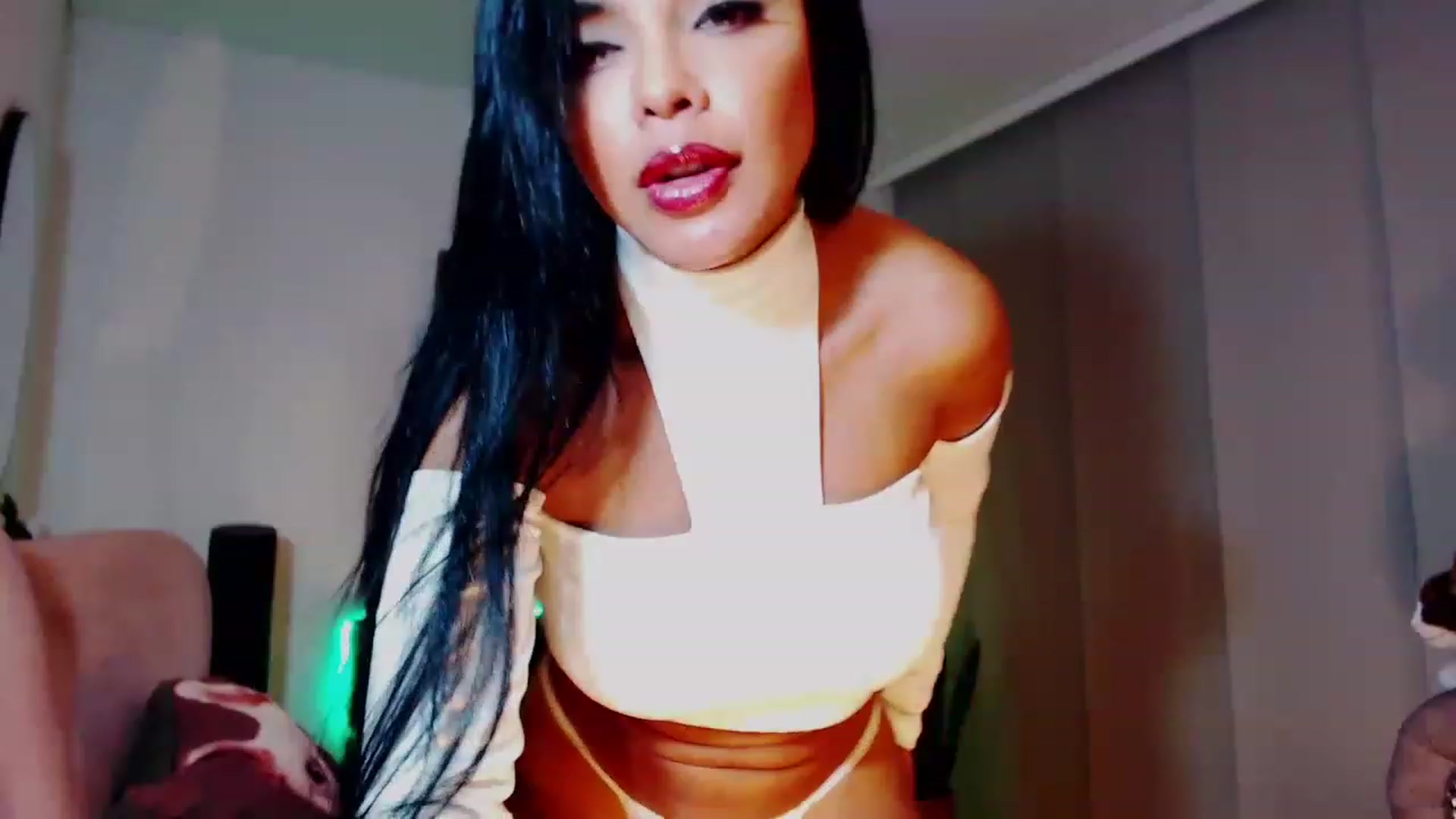 Gallery image thumbnail from SusyHernandez's myfreecams stream on, 06/03/2023, 01:25 image 2 of 20