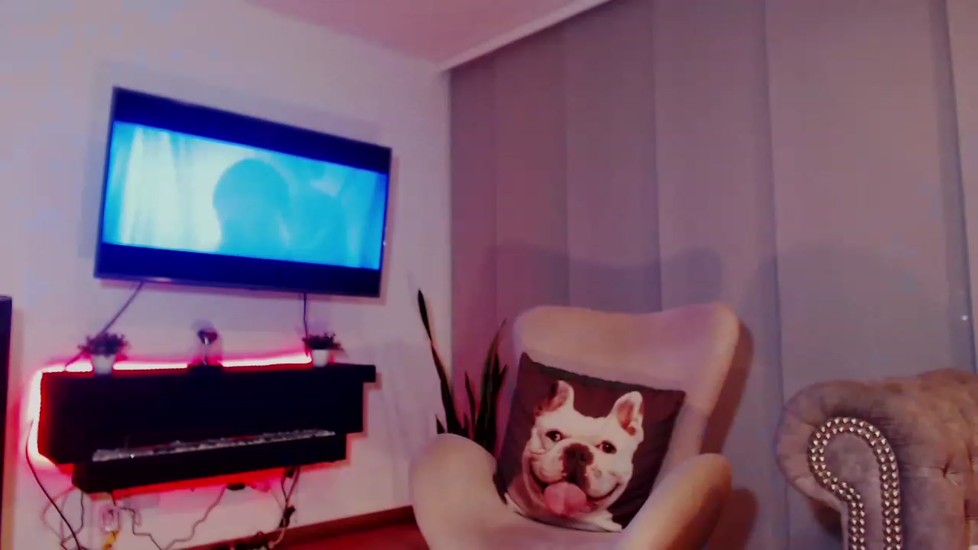 Gallery image thumbnail from SusyHernandez's myfreecams stream on, 06/18/2023, 01:55 image 10 of 20