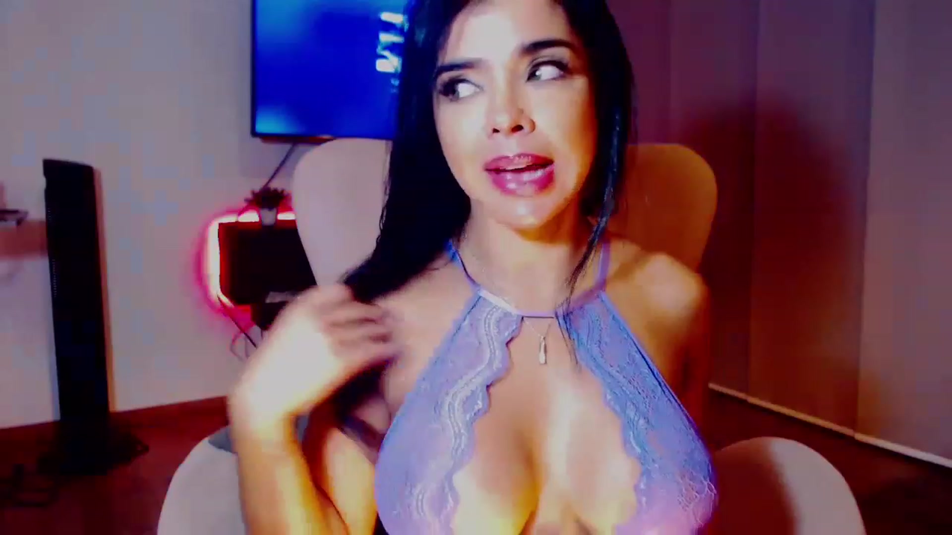 Gallery image thumbnail from SusyHernandez's myfreecams stream on, 06/29/2023, 24:20 image 18 of 20