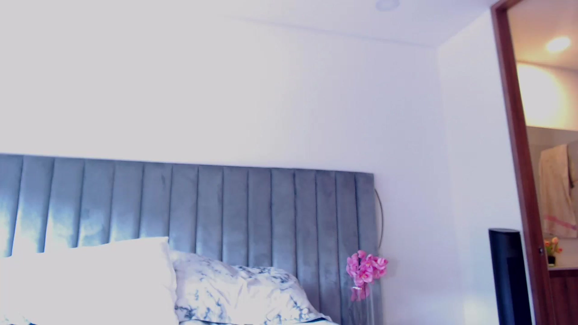 Gallery image thumbnail from SusyHernandez's myfreecams stream on, 08/06/2023, 20:26 image 18 of 20