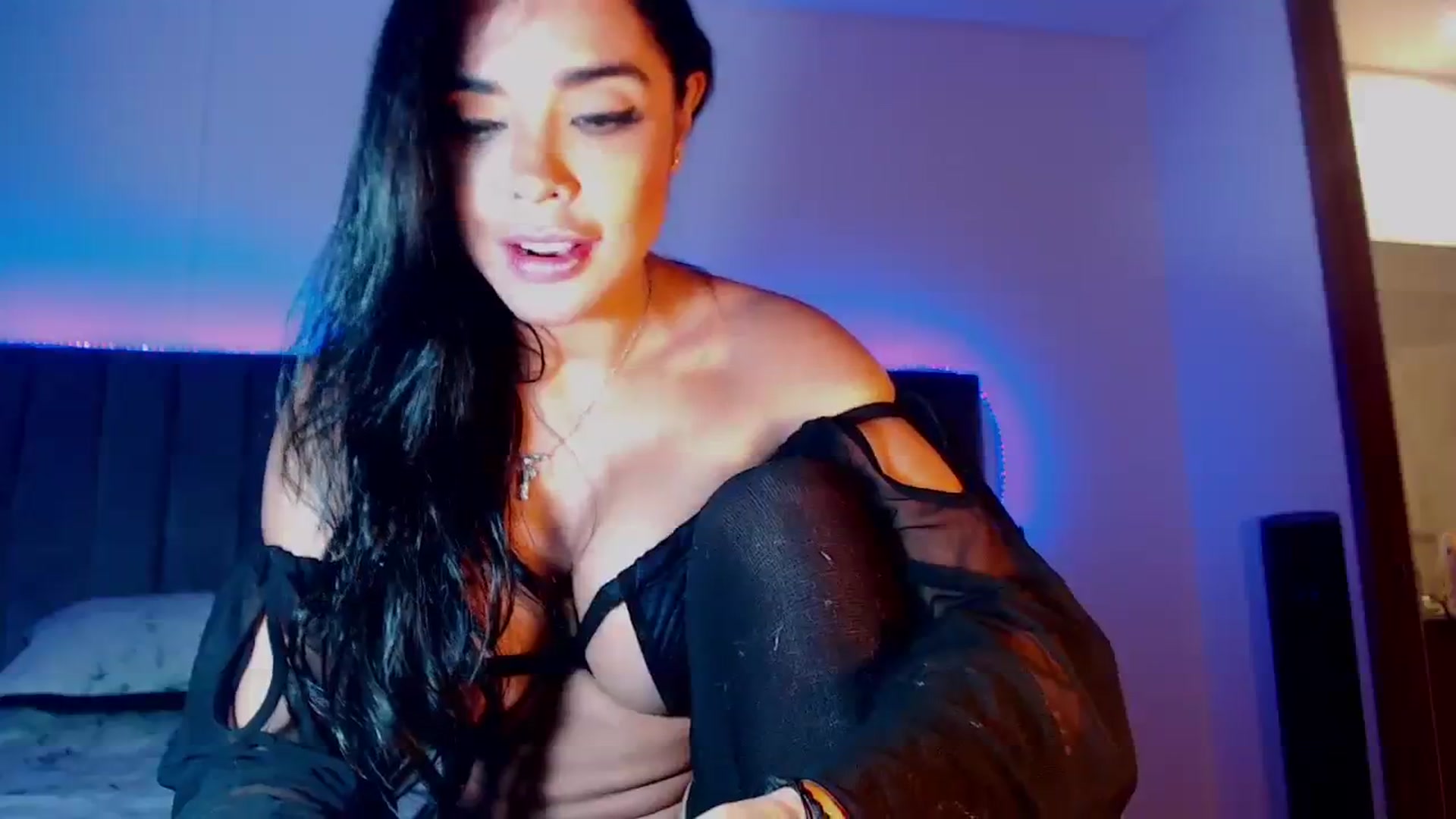 Gallery image thumbnail from SusyHernandez's myfreecams stream on, 08/17/2023, 04:52 image 7 of 20