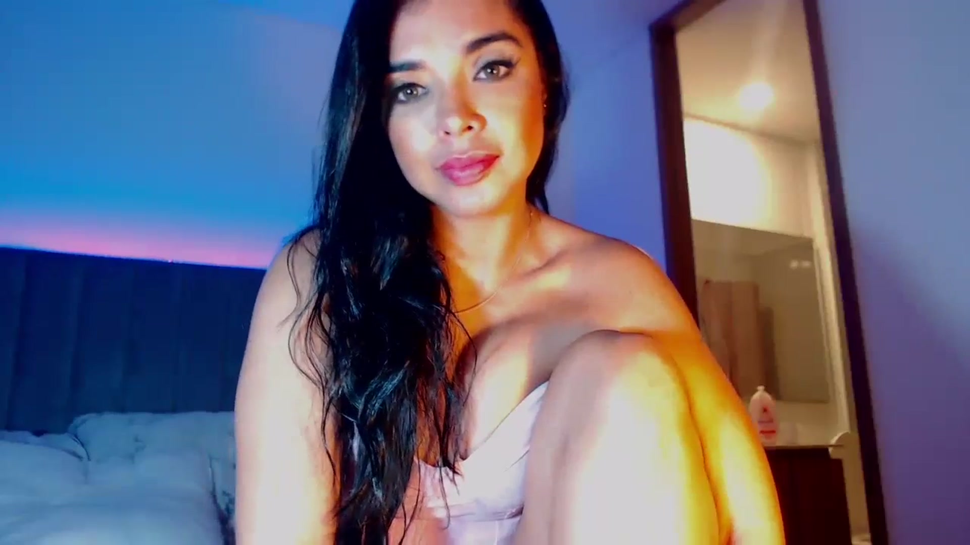 Gallery image thumbnail from SusyHernandez's myfreecams stream on, 08/24/2023, 02:18 image 8 of 20