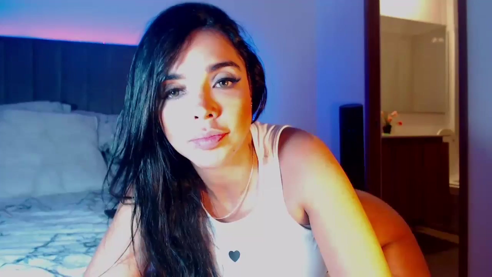 Gallery image thumbnail from SusyHernandez's myfreecams stream on, 08/28/2023, 01:58 image 1 of 20