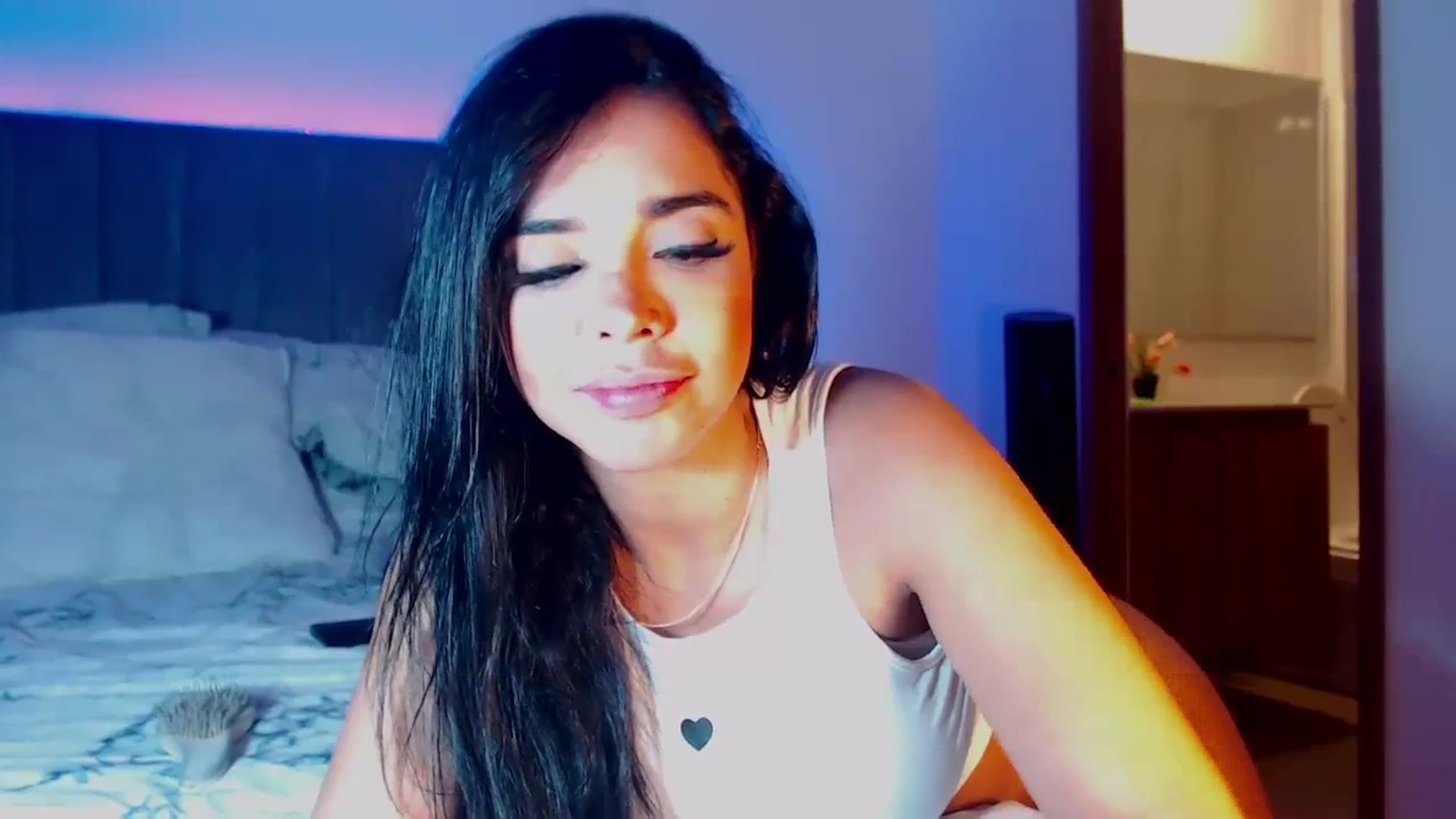 Gallery image thumbnail from SusyHernandez's myfreecams stream on, 08/28/2023, 01:58 image 3 of 20