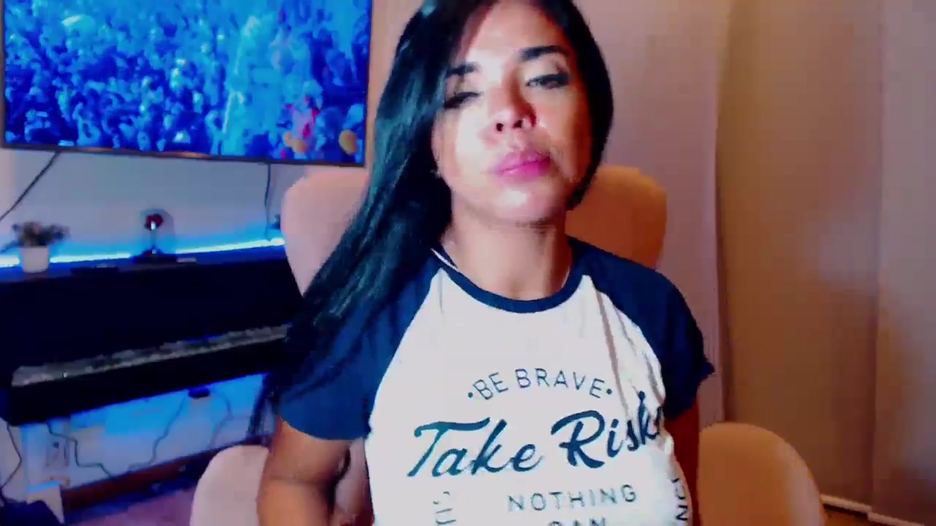 Gallery image thumbnail from SusyHernandez's myfreecams stream on, 11/18/2023, 01:49 image 4 of 20