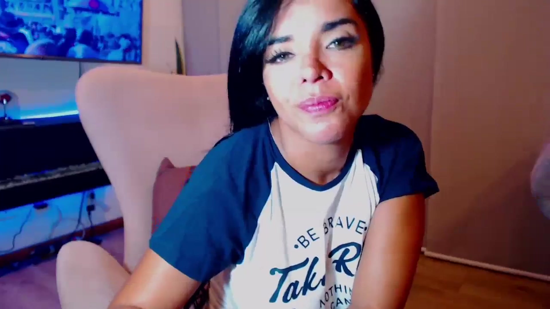 Gallery image thumbnail from SusyHernandez's myfreecams stream on, 11/18/2023, 01:49 image 6 of 20