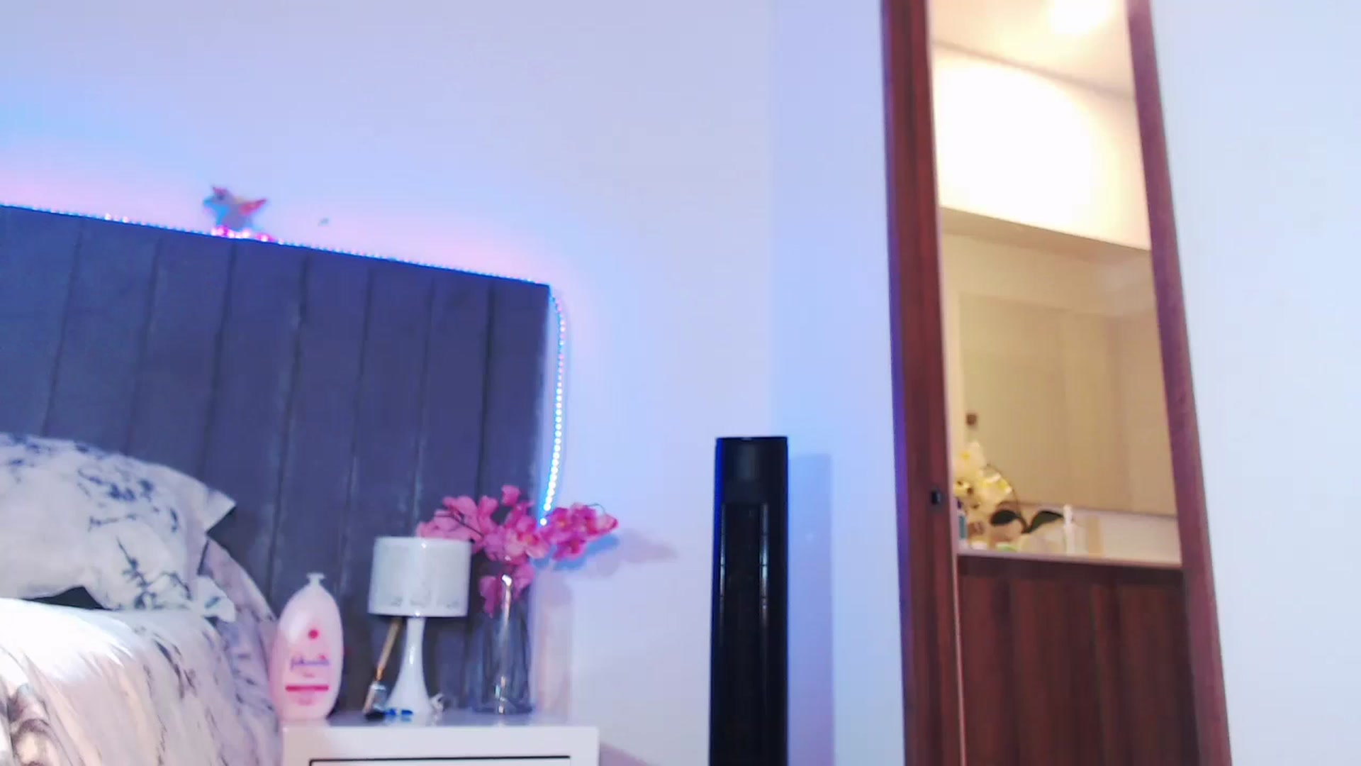 Gallery image thumbnail from SusyHernandez's myfreecams stream on, 12/04/2023, 02:56 image 18 of 20