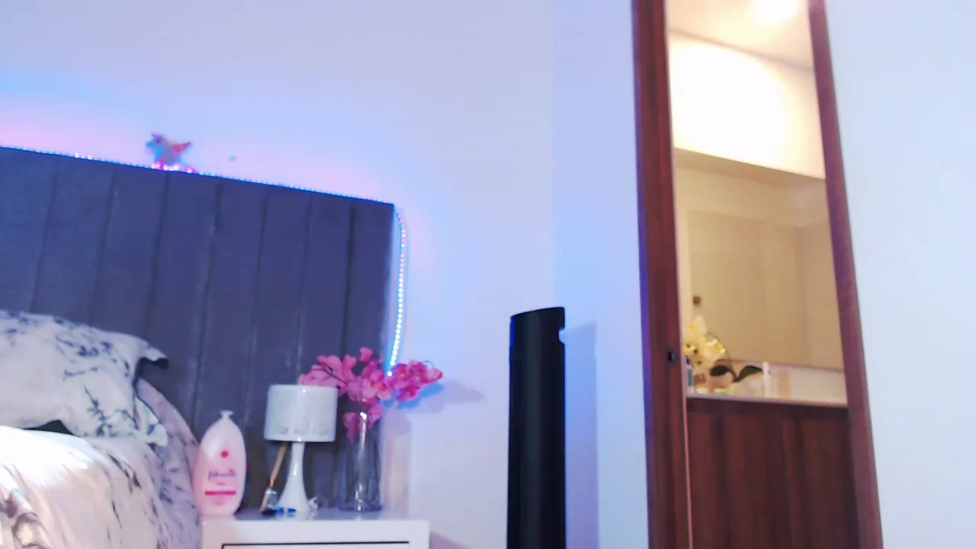 Gallery image thumbnail from SusyHernandez's myfreecams stream on, 12/04/2023, 02:56 image 17 of 20