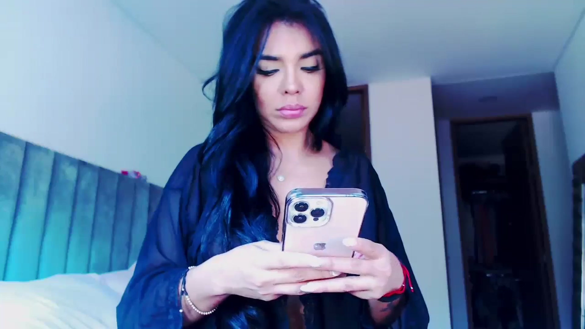 Gallery image thumbnail from SusyHernandez's myfreecams stream on, 01/06/2024, 19:21 image 3 of 20